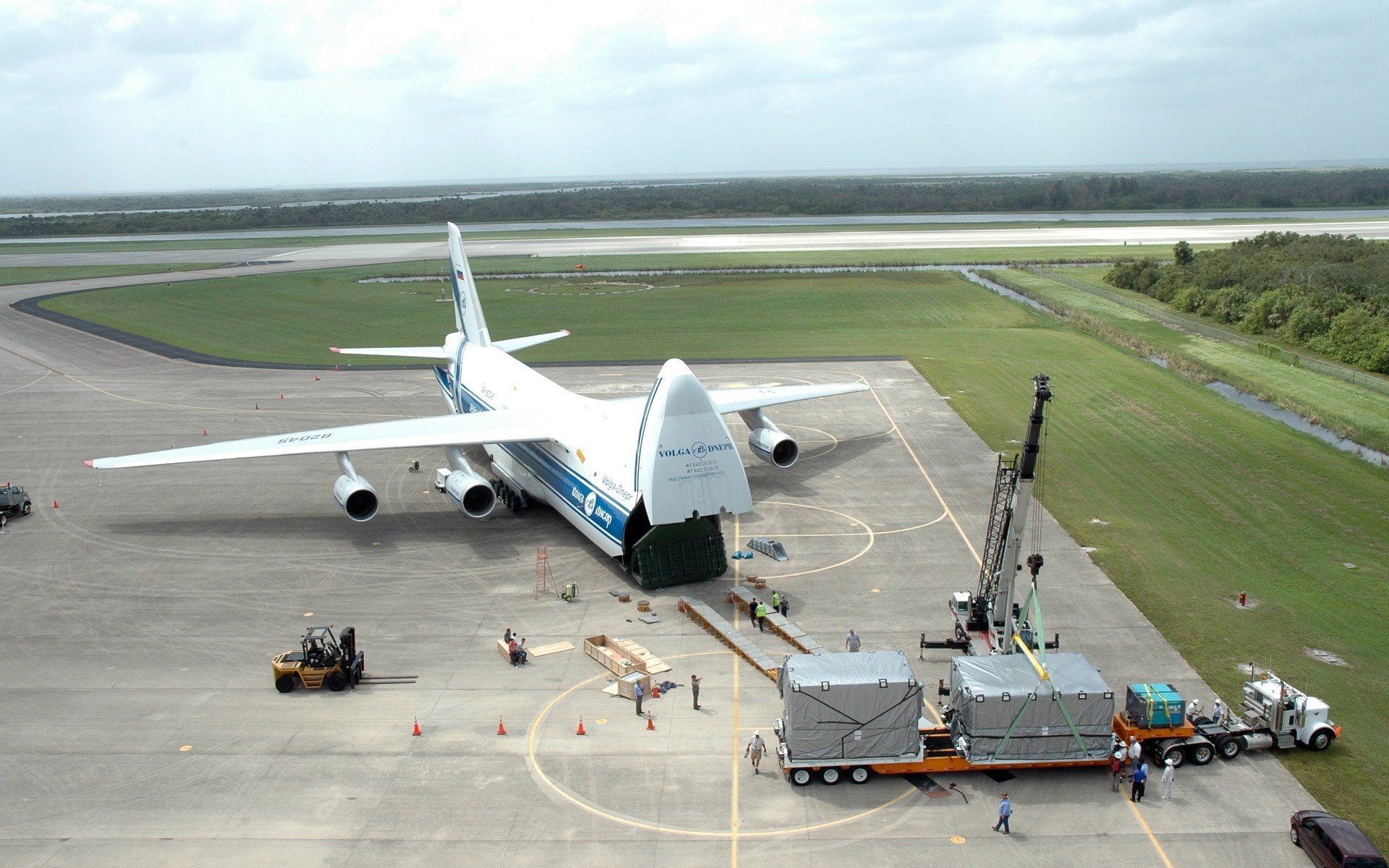 aircraft antonov cargo volga dnepr airlines antonov an 124 100 Wallpaper
