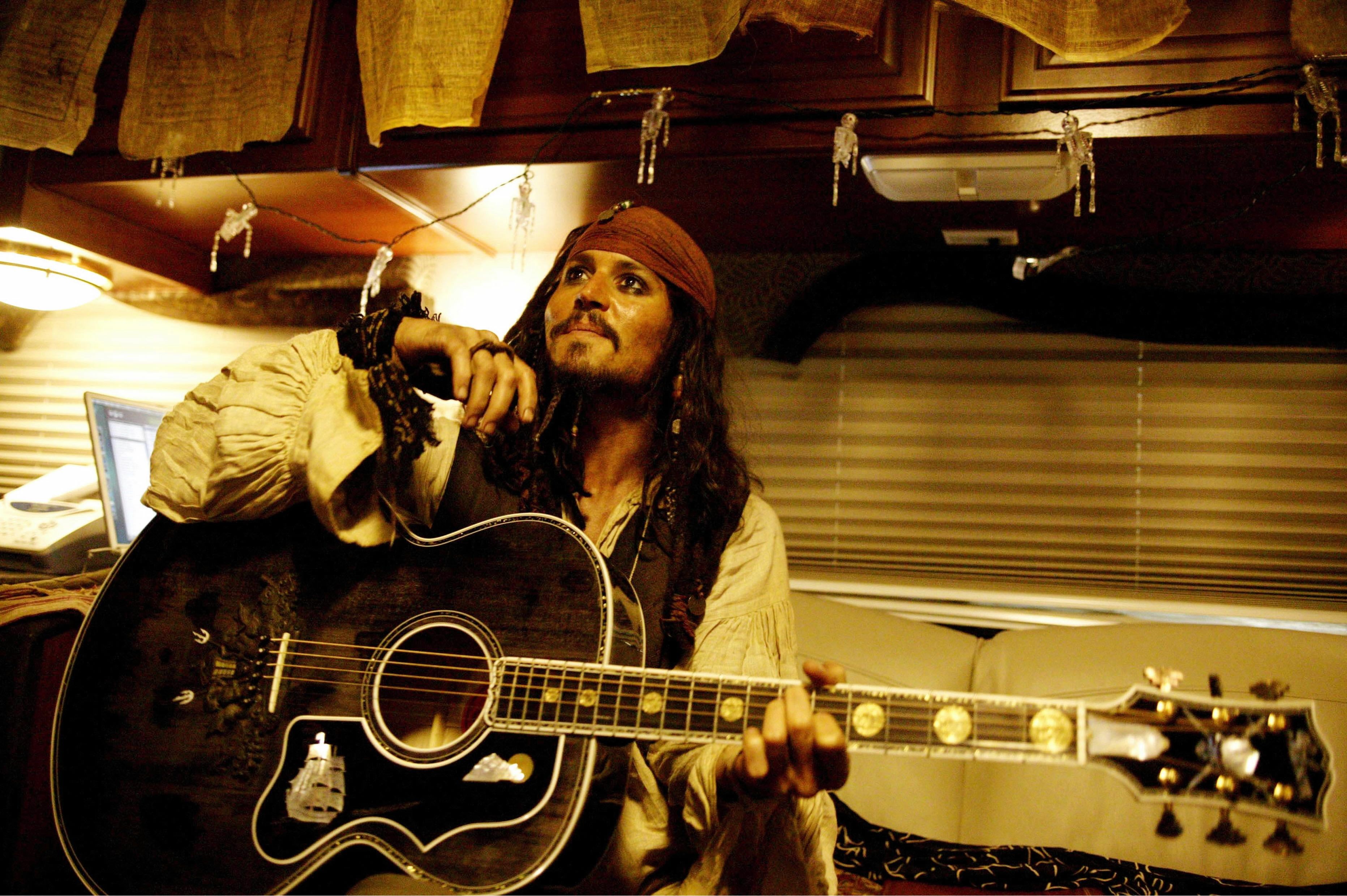 johnny depp jack sparrow pirates of the caribbean gibson gibson j 200 Wallpaper
