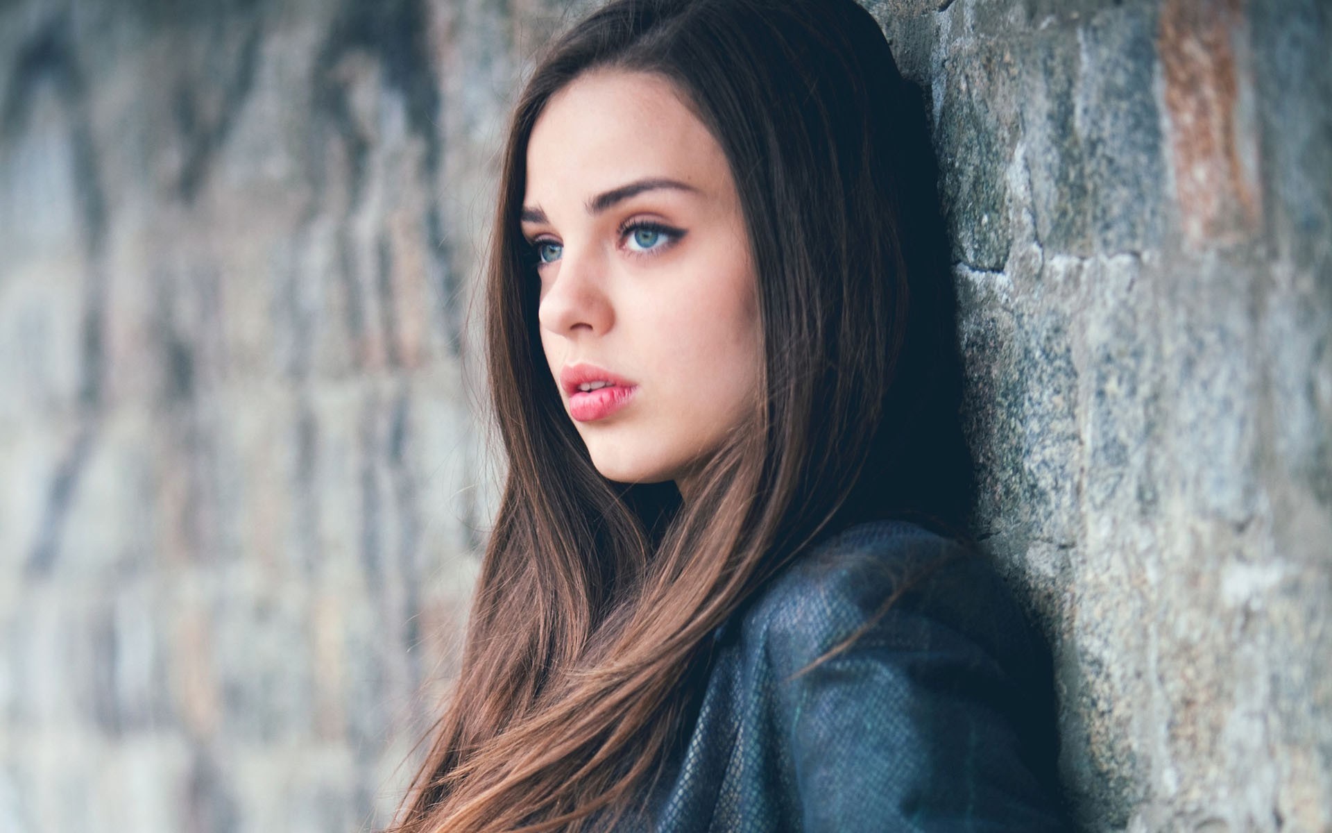 brunette blue eyes portrait women Wallpaper
