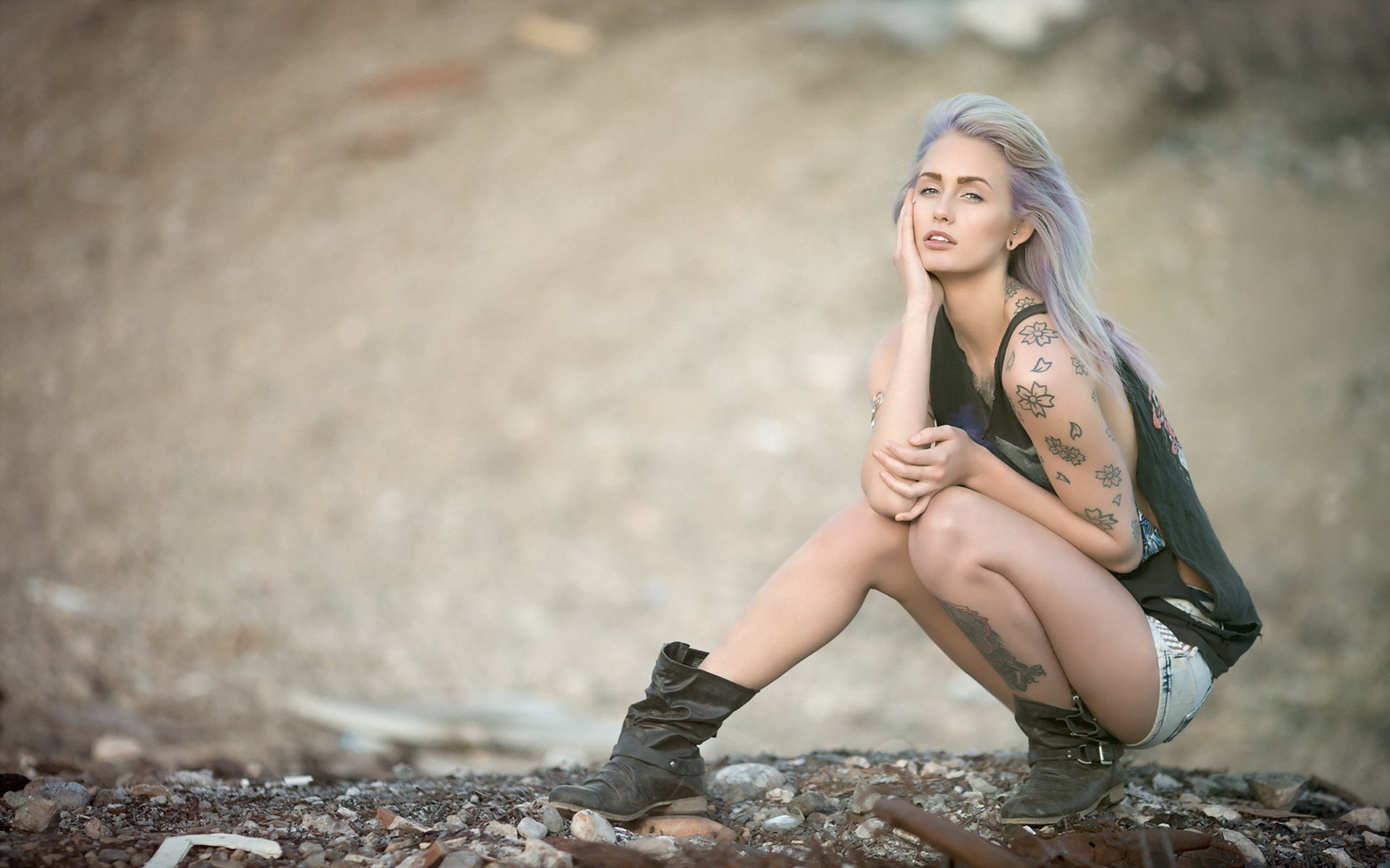 women model women outdoors open mouth tattoo shorts boots rock piercing dyed hair Wallpaper