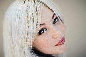 devon jade closeup portrait blonde granularity
