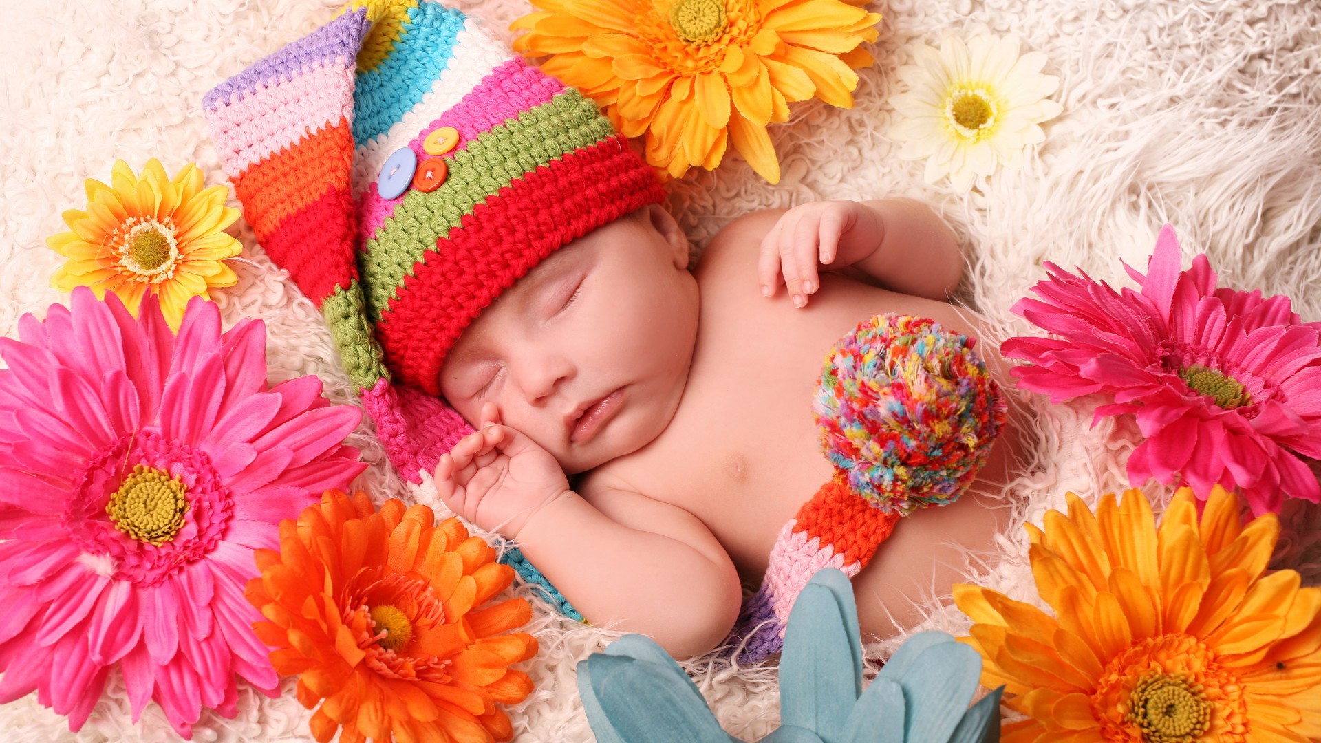 baby flowers woolly hat Wallpaper