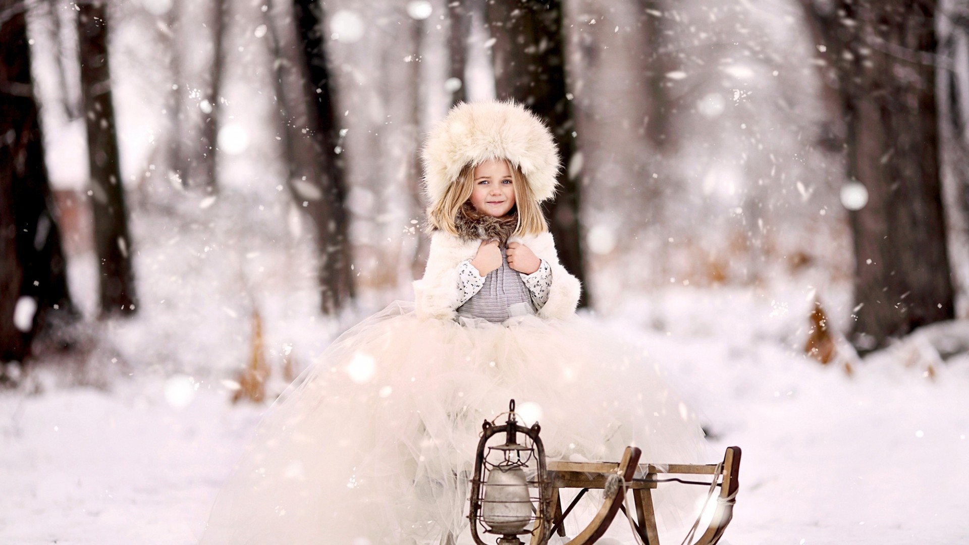 children snow lantern fur Wallpaper