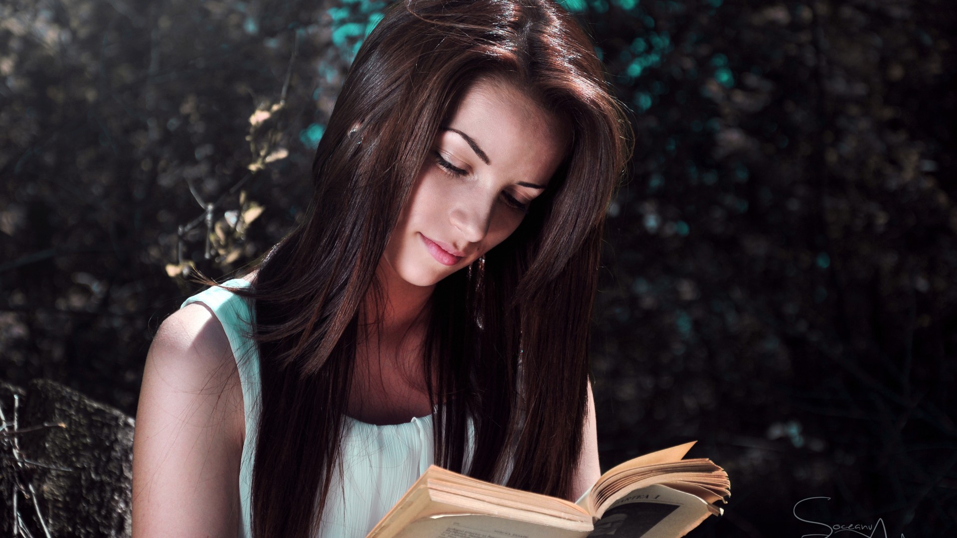 reading women brunette women outdoors books Wallpaper