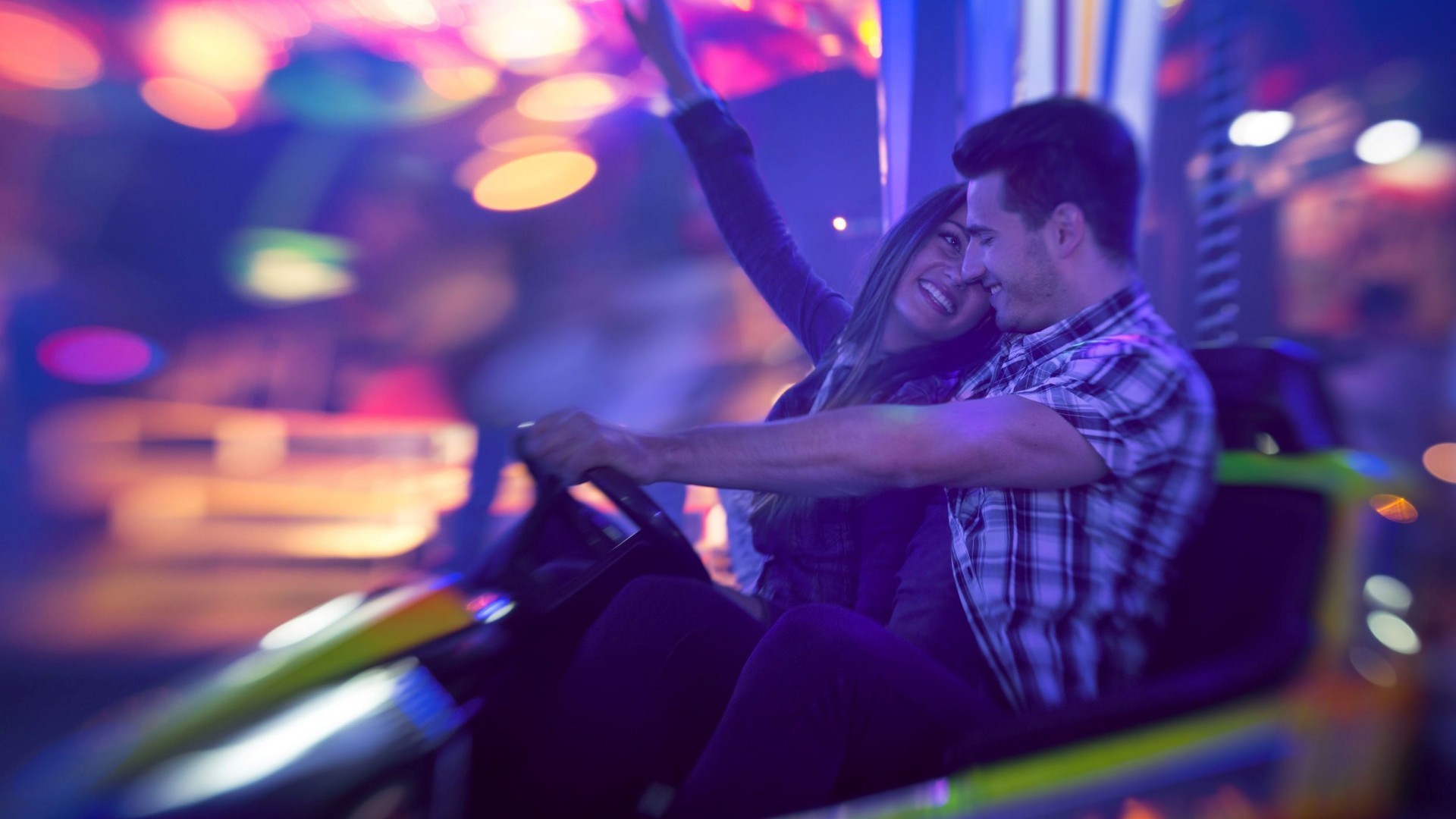 motion blur couple theme parks bokeh Wallpaper