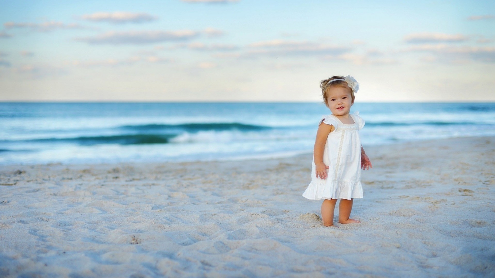 Beach Pictures For Kids / two-children-playing-on-the-beach image ...