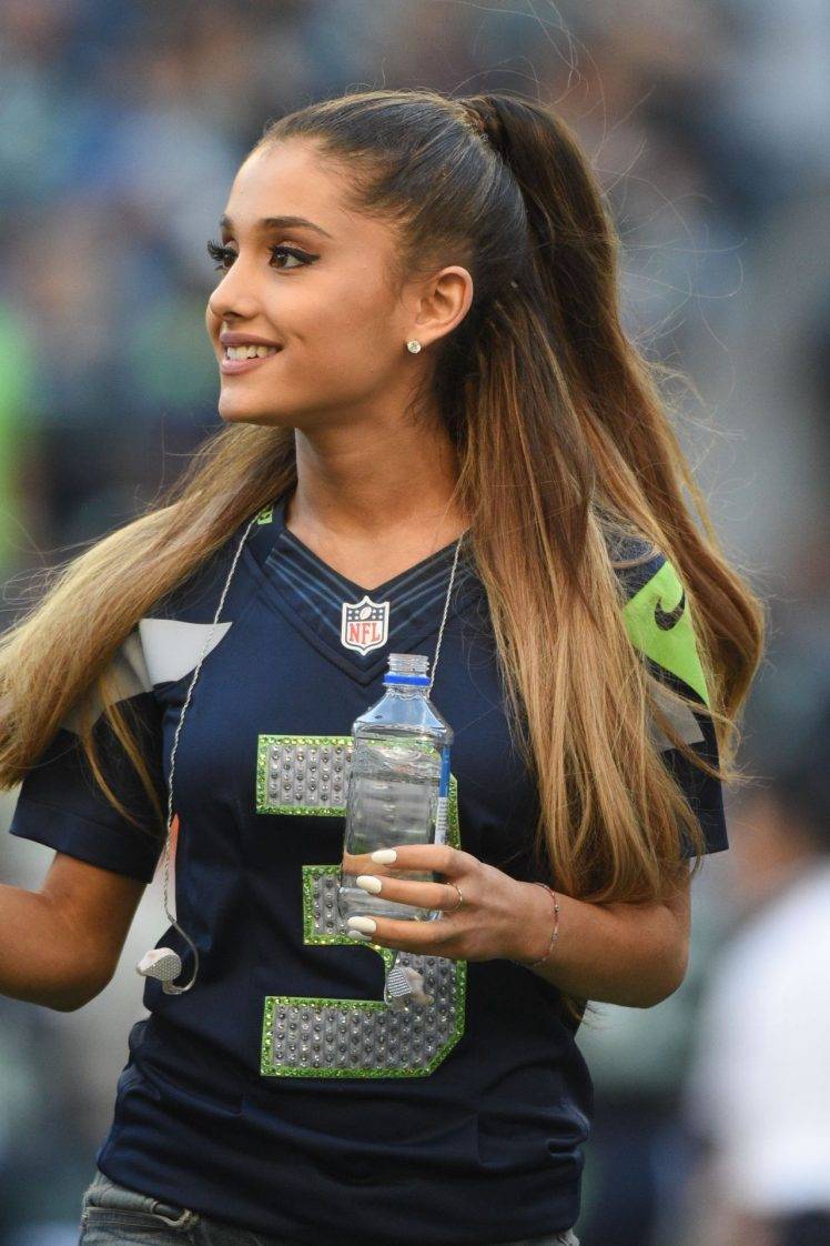 ariana grande singer celebrity nfl seattle seahawks HD Wallpaper Desktop Background