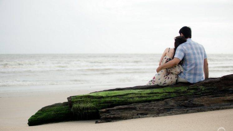 beach rock sitting couple hugging HD Wallpaper Desktop Background