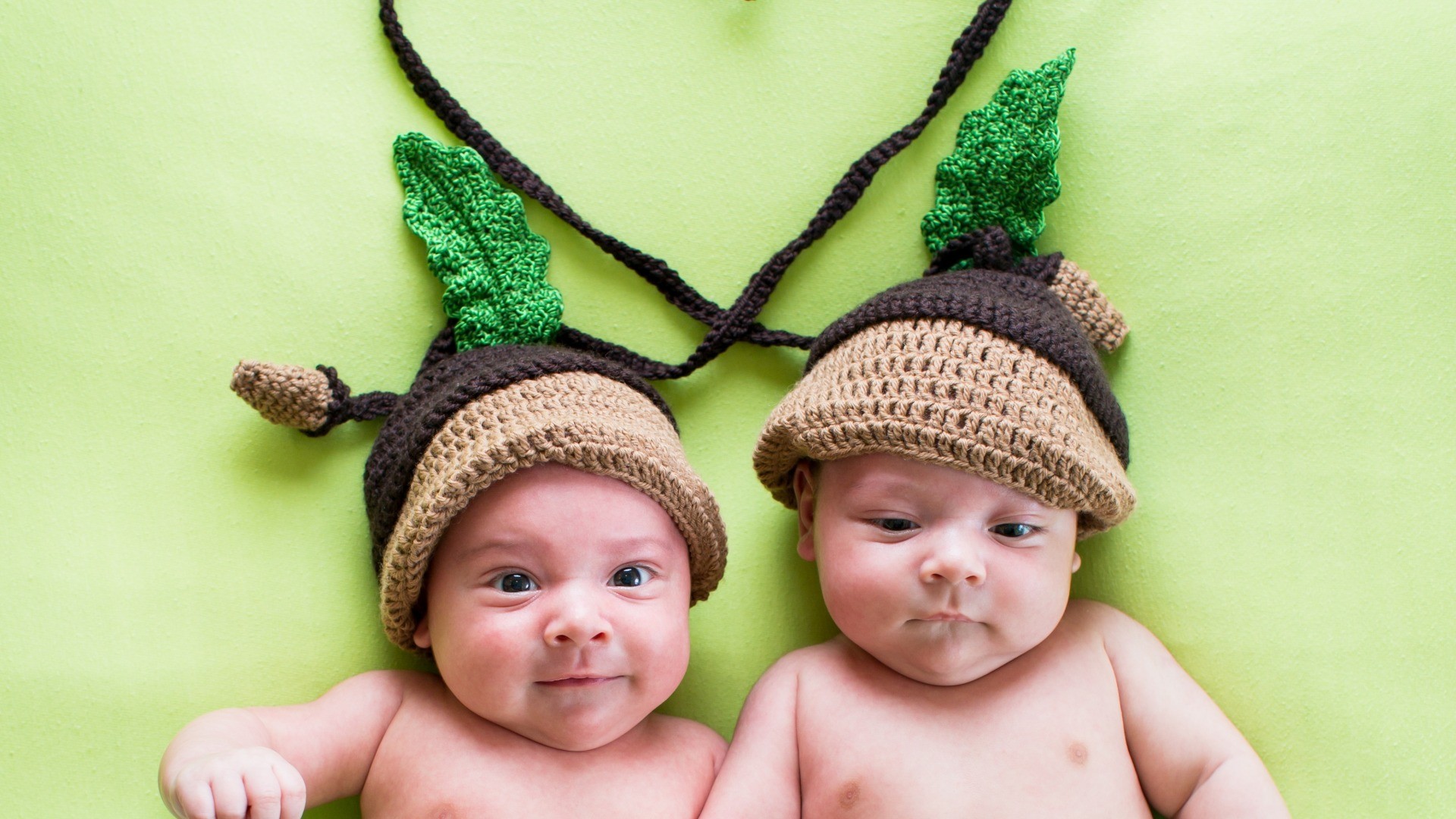 children baby woolly hat Wallpaper