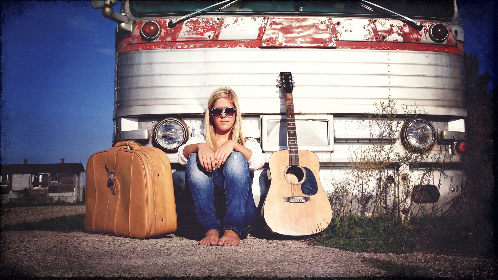women blonde sunglasses guitar Wallpaper