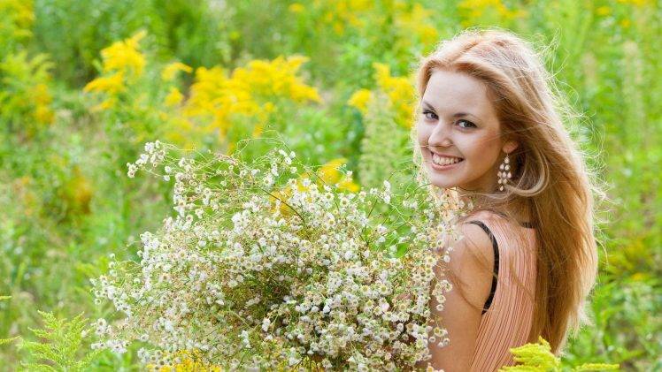 Women Flowers Women Outdoors Blonde Smiling Wallpapers Hd Desktop And Mobile Backgrounds