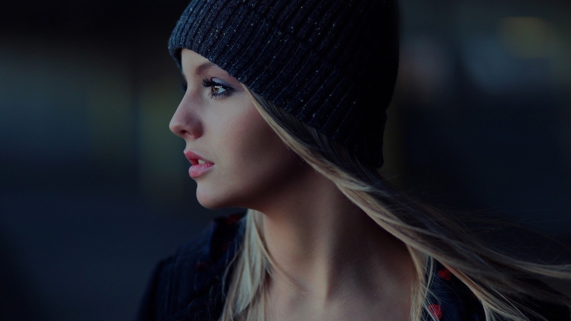 women blonde woolly hat profile Wallpaper