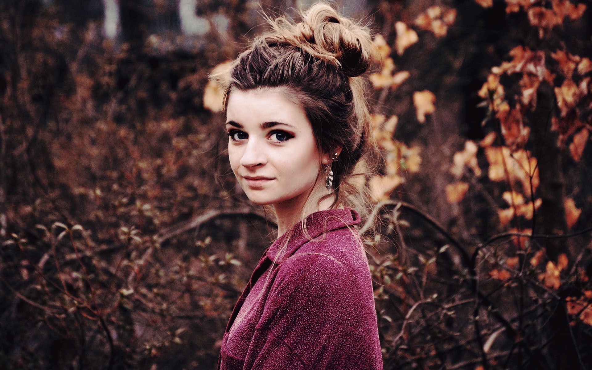 women brunette Wallpaper