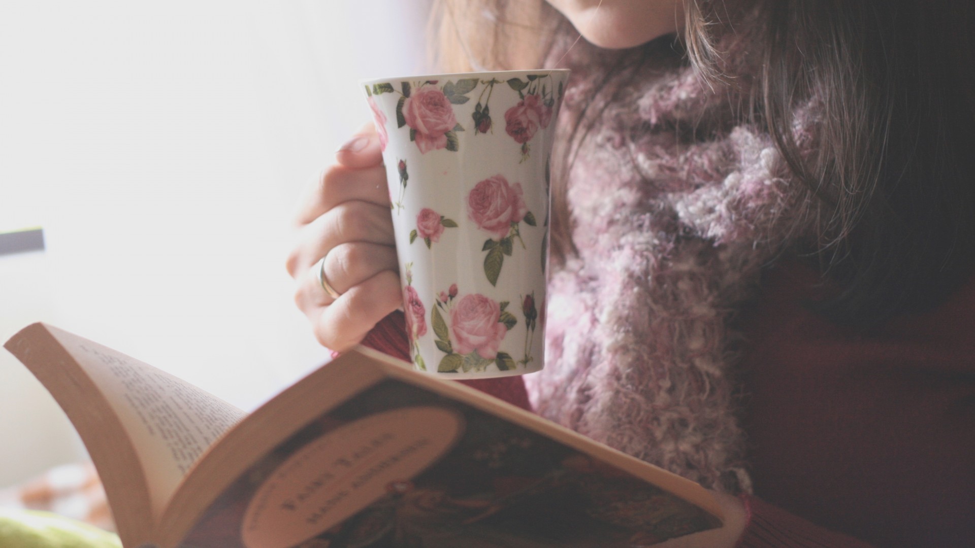 tea books floral Wallpaper