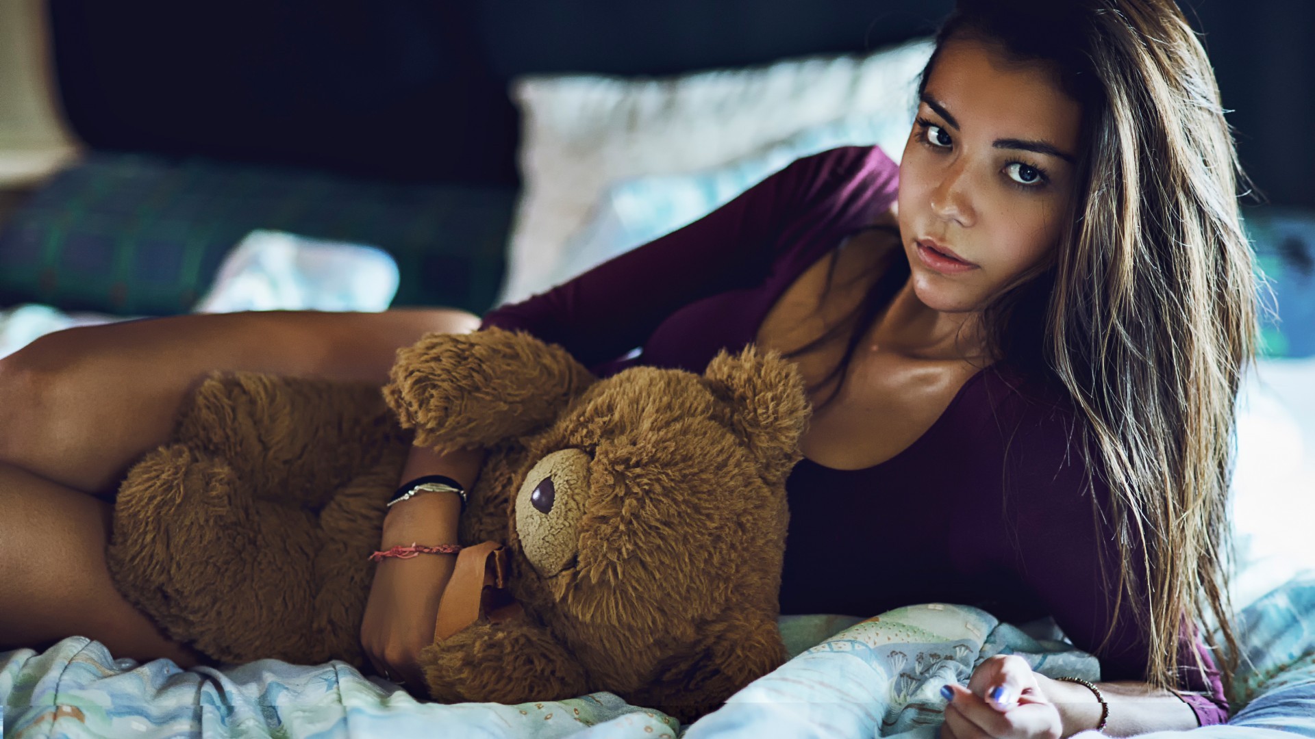women model long hair brunette teddy bears Wallpaper