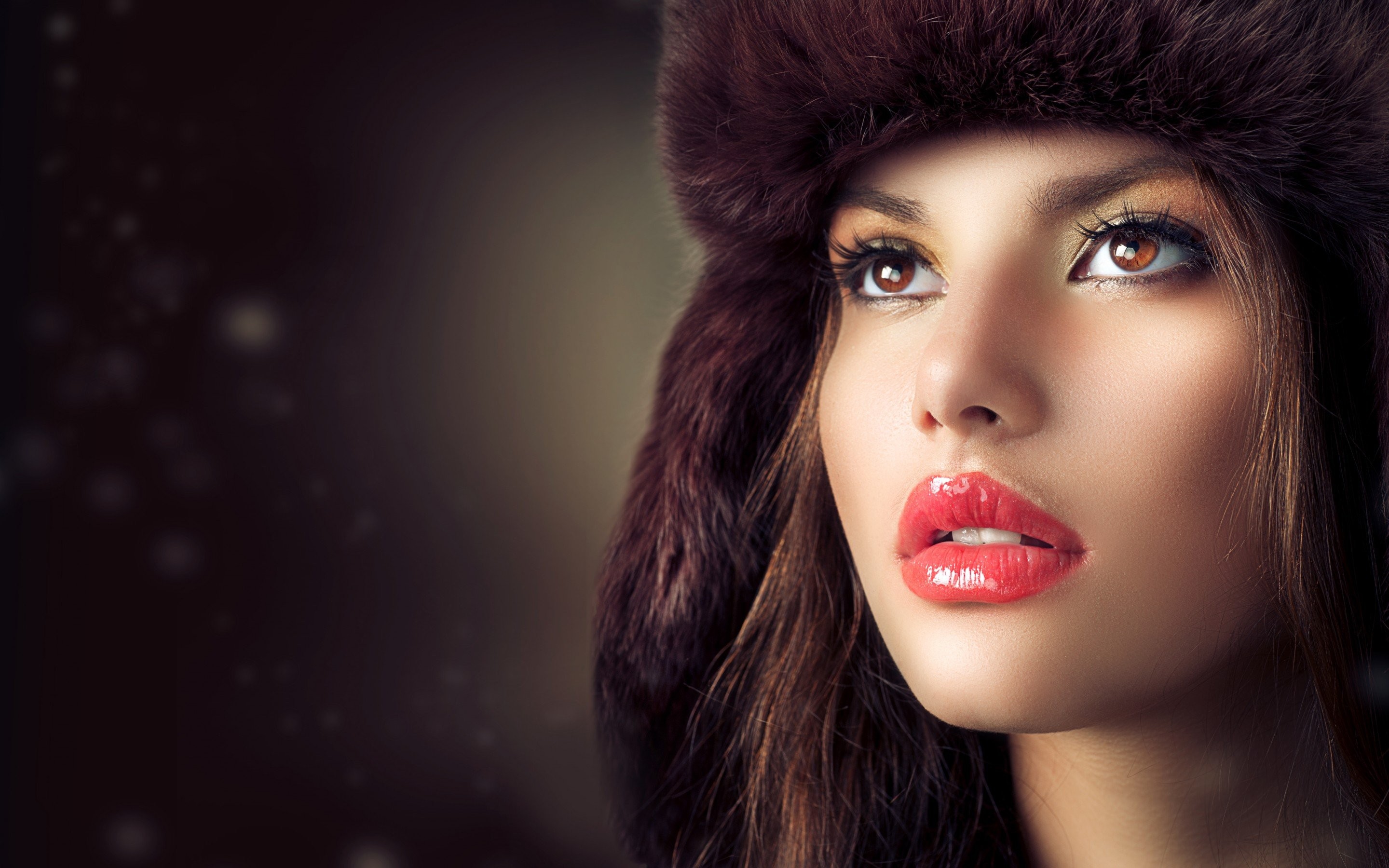 women model brunette long hair face open mouth red lipstick brown eyes airbrushed funny hats juicy lips Wallpaper