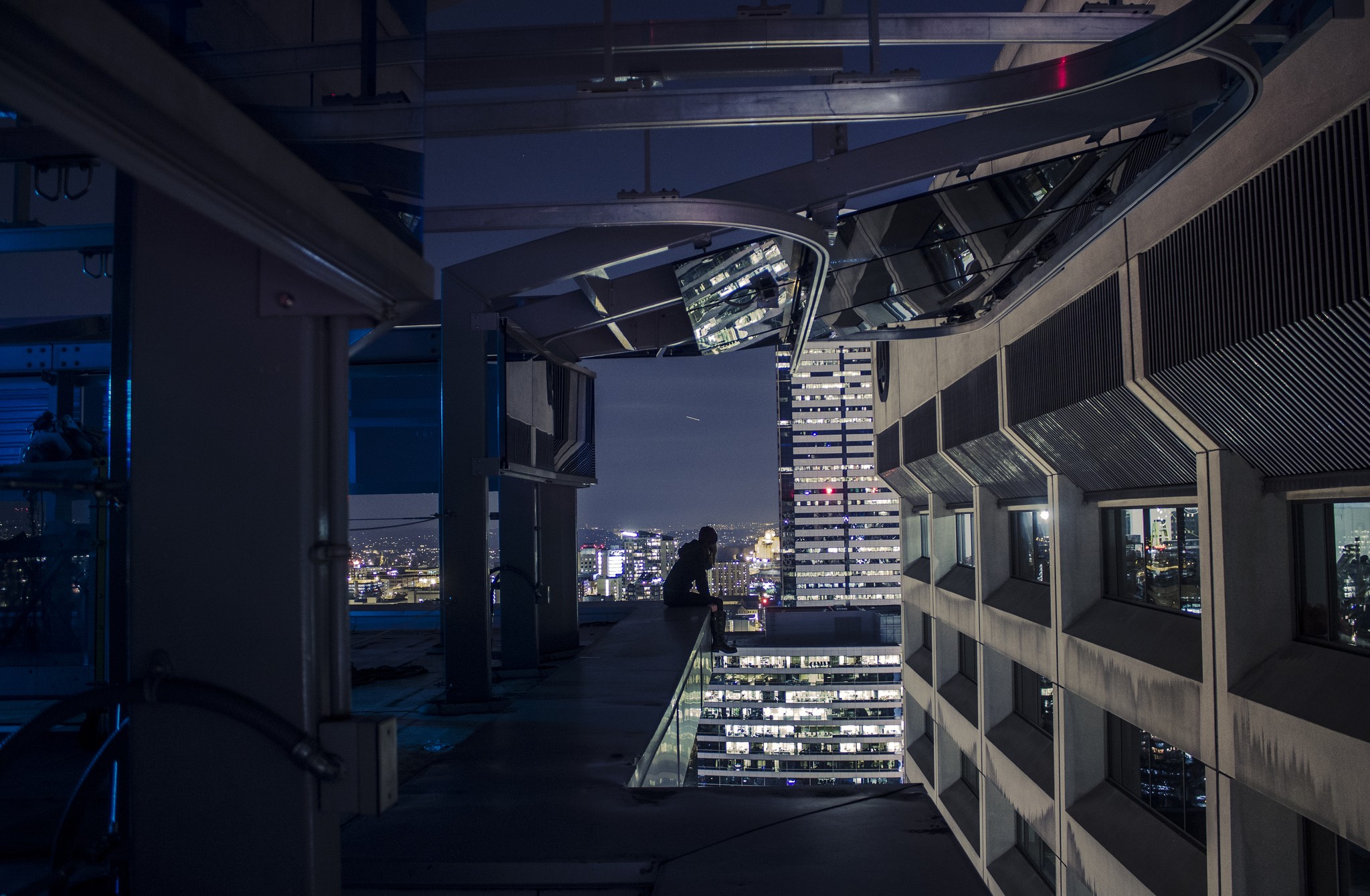 women cityscape Wallpaper