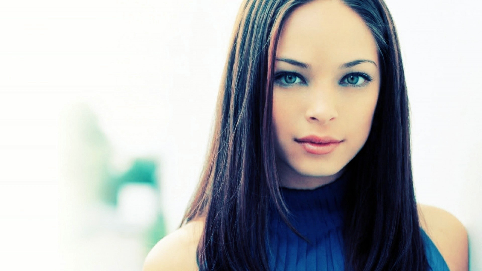 kristin kreuk Wallpaper