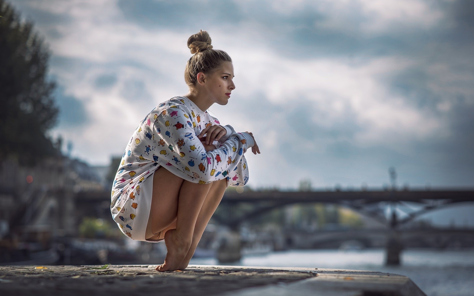 women model blonde barefoot pyjamas women outdoors ballerina bridge Wallpaper