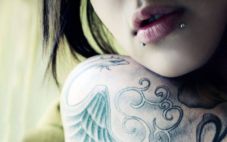 women model tattoo piercing lips HD Wallpaper Desktop Background