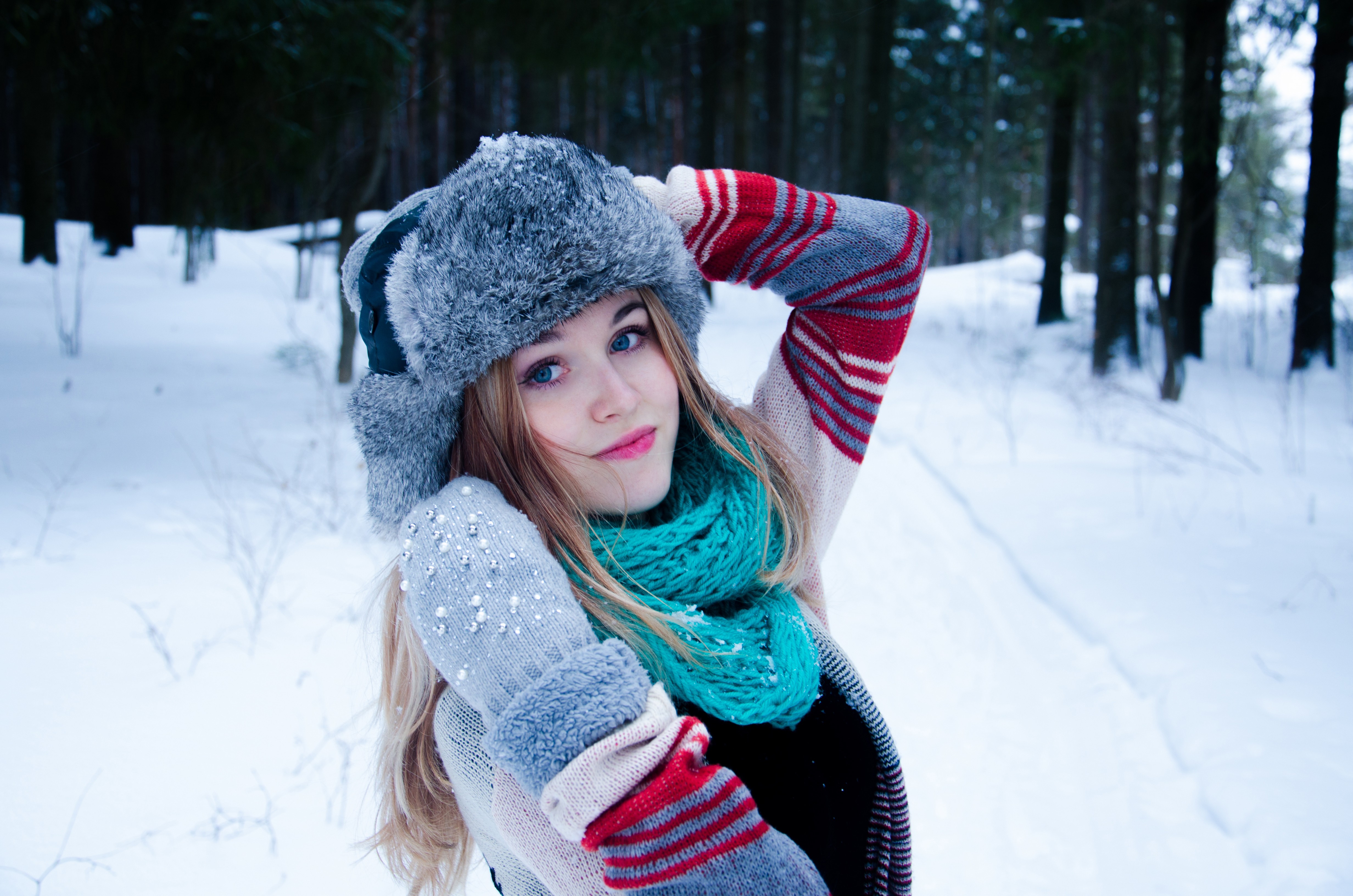 winter gloves long hair blue eyes women blonde women outdoors Wallpaper