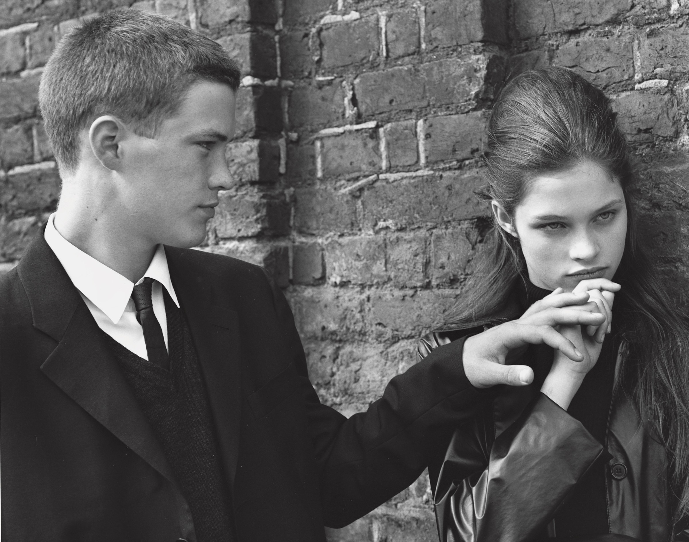 women monochrome men bricks Wallpaper