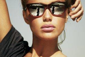 women sunglasses face reflection