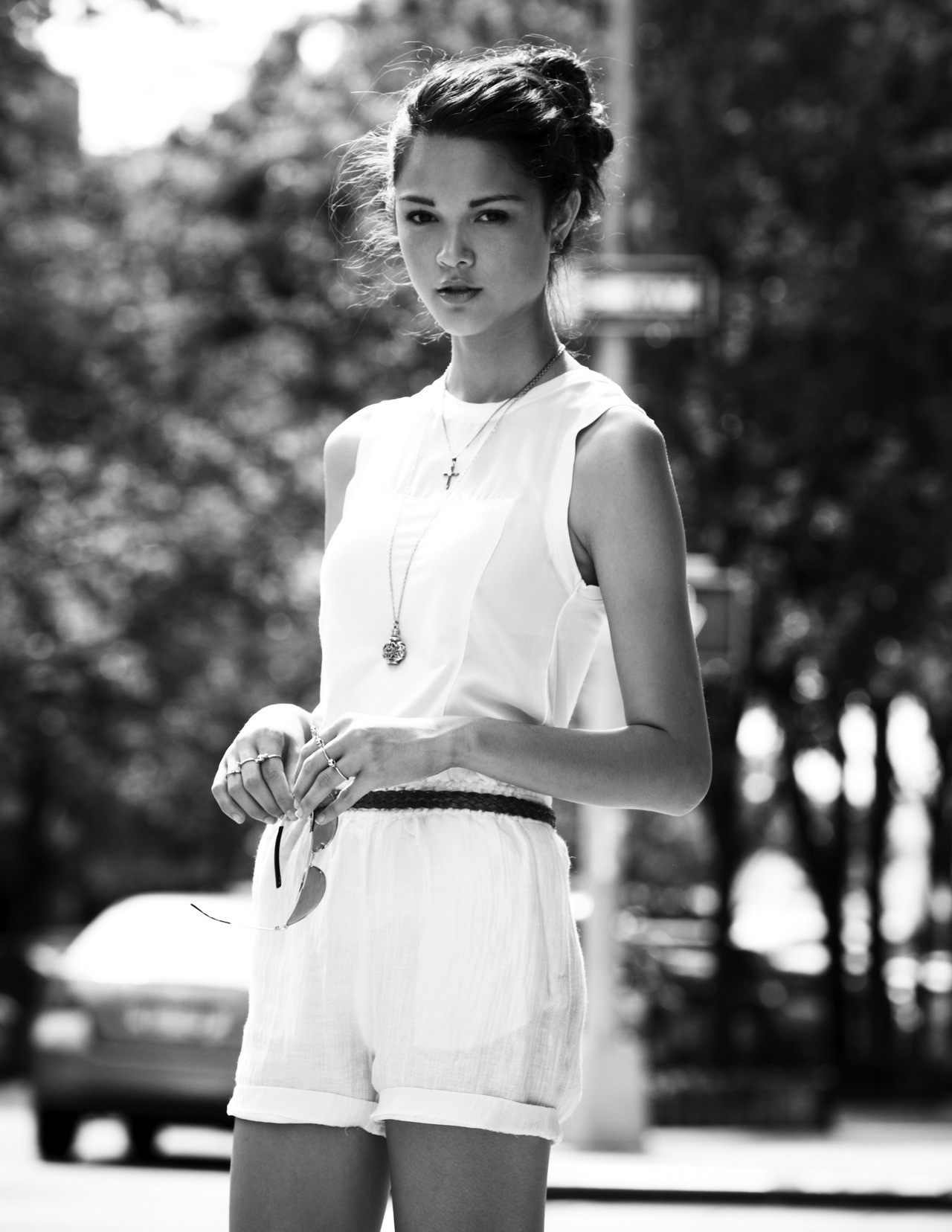 monochrome women skinny Wallpaper