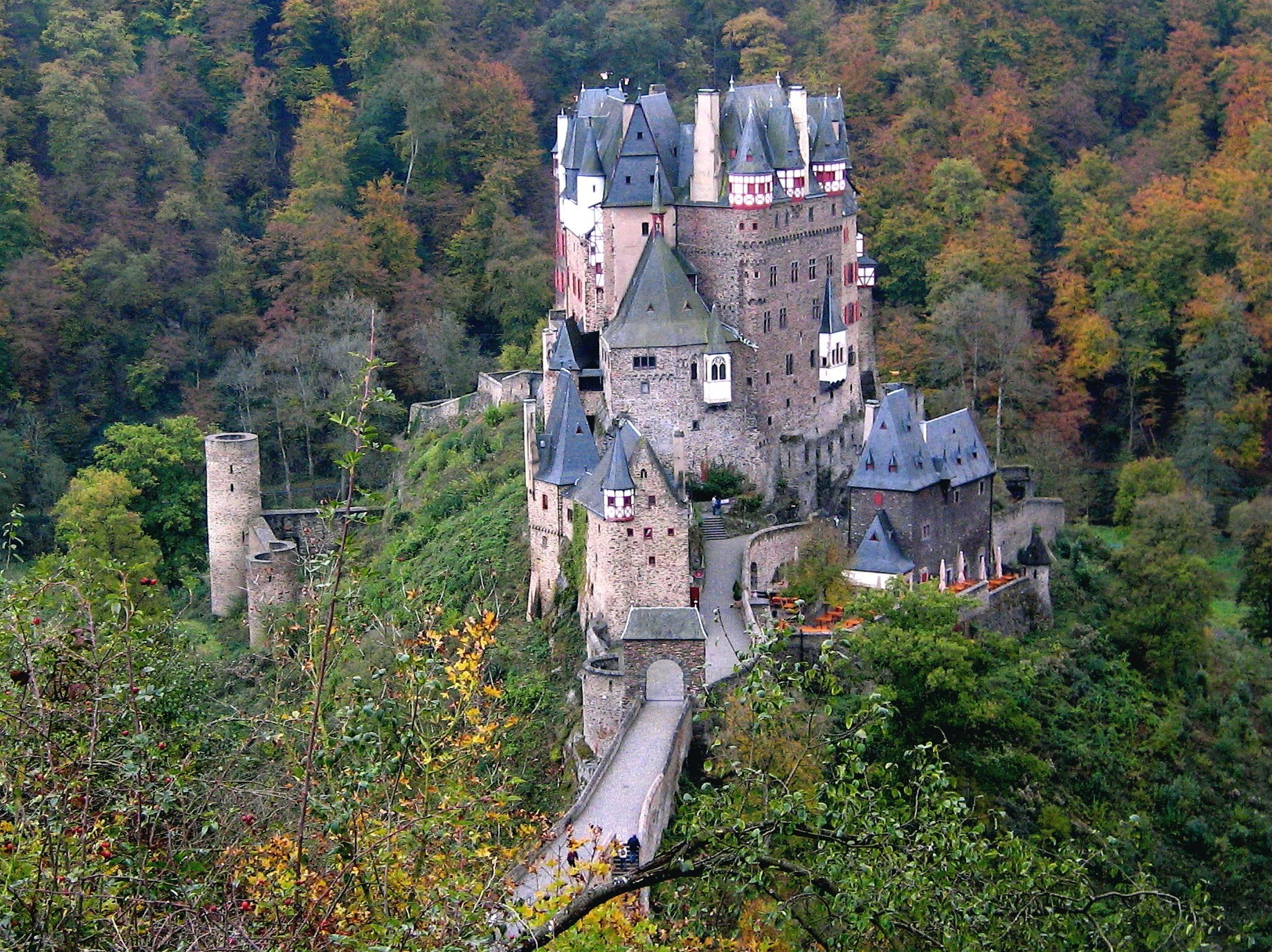 Eltz Castle, Germany, Forest Wallpaper