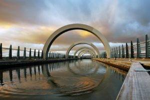 architecture, Water, Canal, Wheels, Falkirk Wheel, Scotland, UK, Reflection, Fence, Clouds, Arch, Ripples