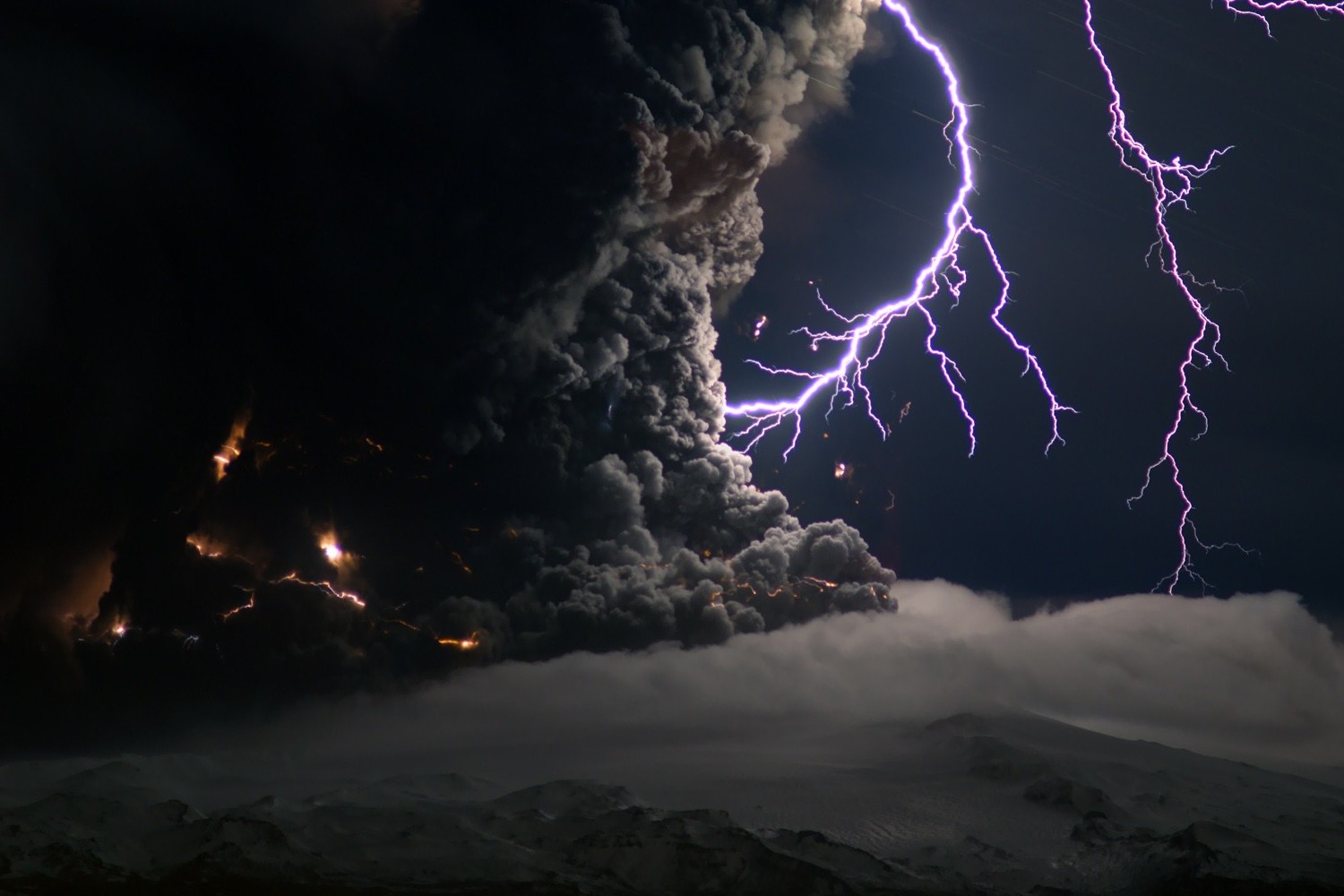 lightning, Clouds, Volcano, Eruptions, Night, Smoke Wallpaper