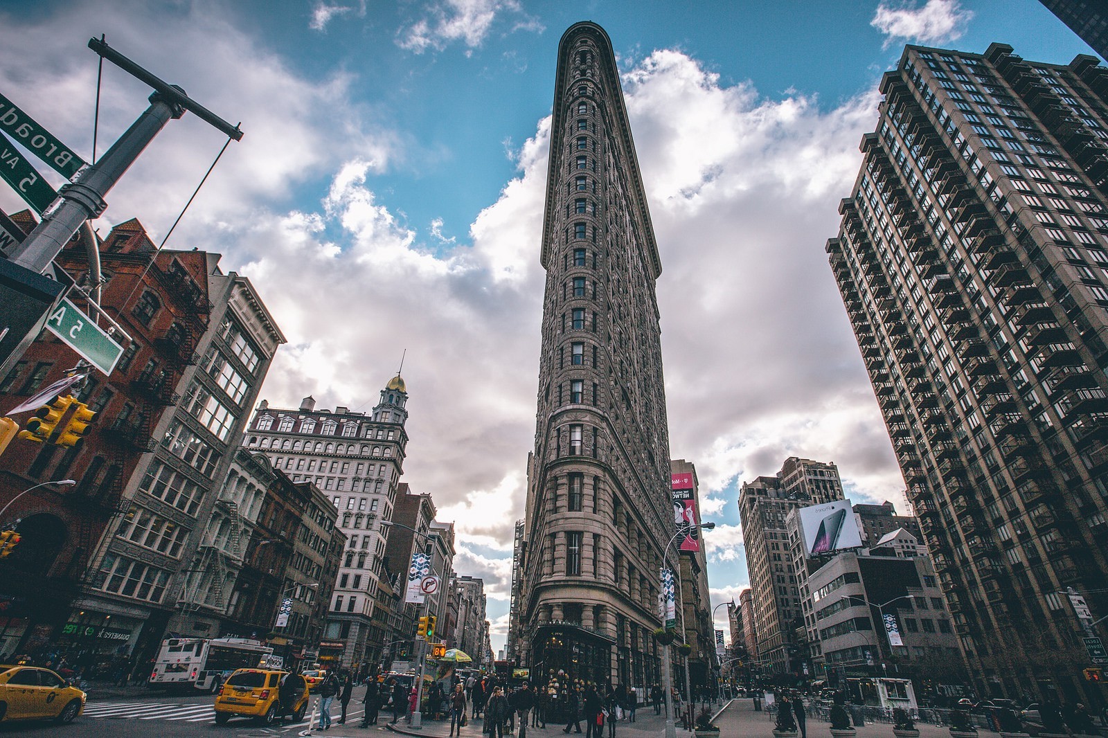 New York City, Flatiron Building, Cityscape, Taxi, Clouds Wallpaper