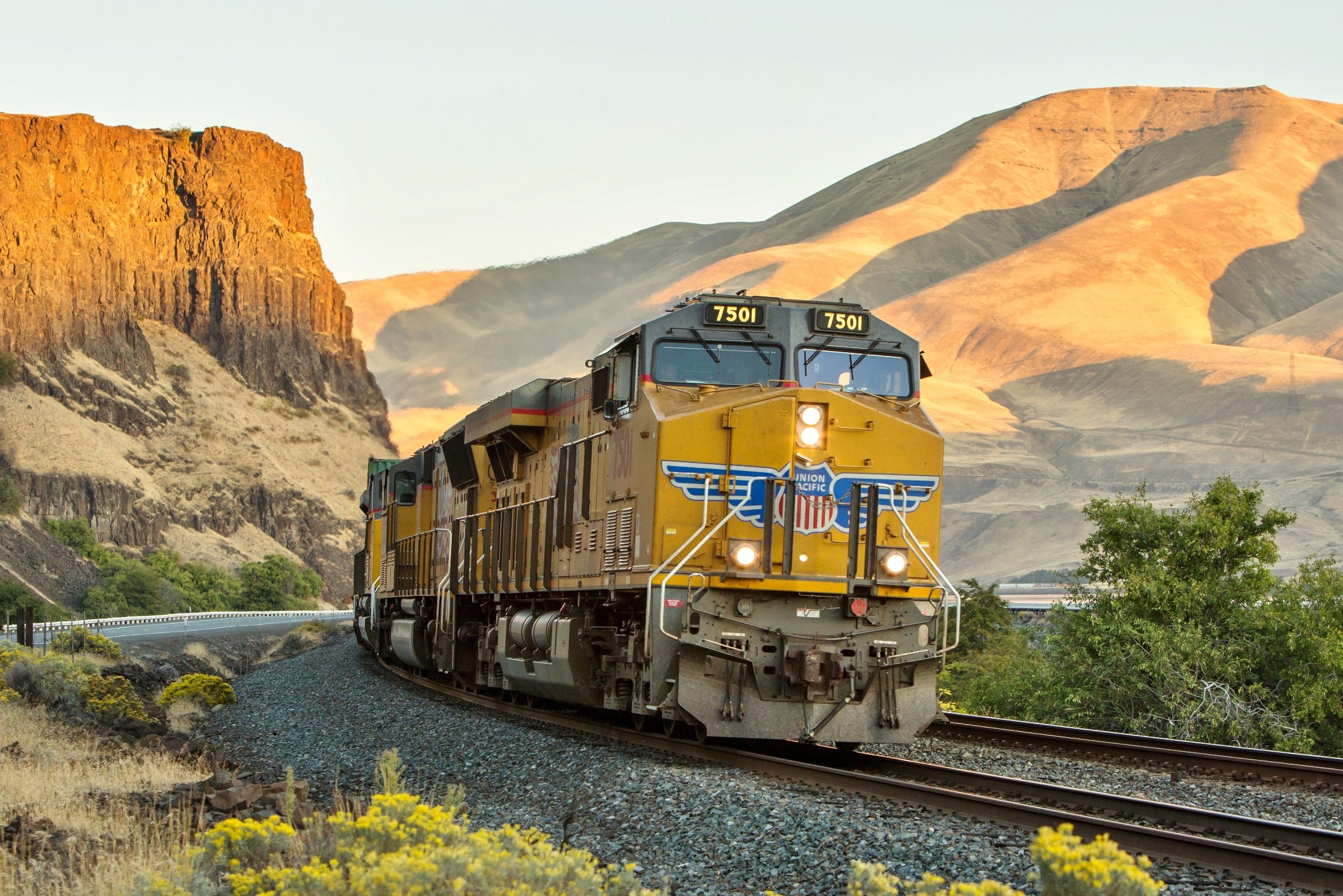 train, Vehicle, Railway, Cliff, Desert, Shadow, Hill, Diesel locomotives Wallpaper