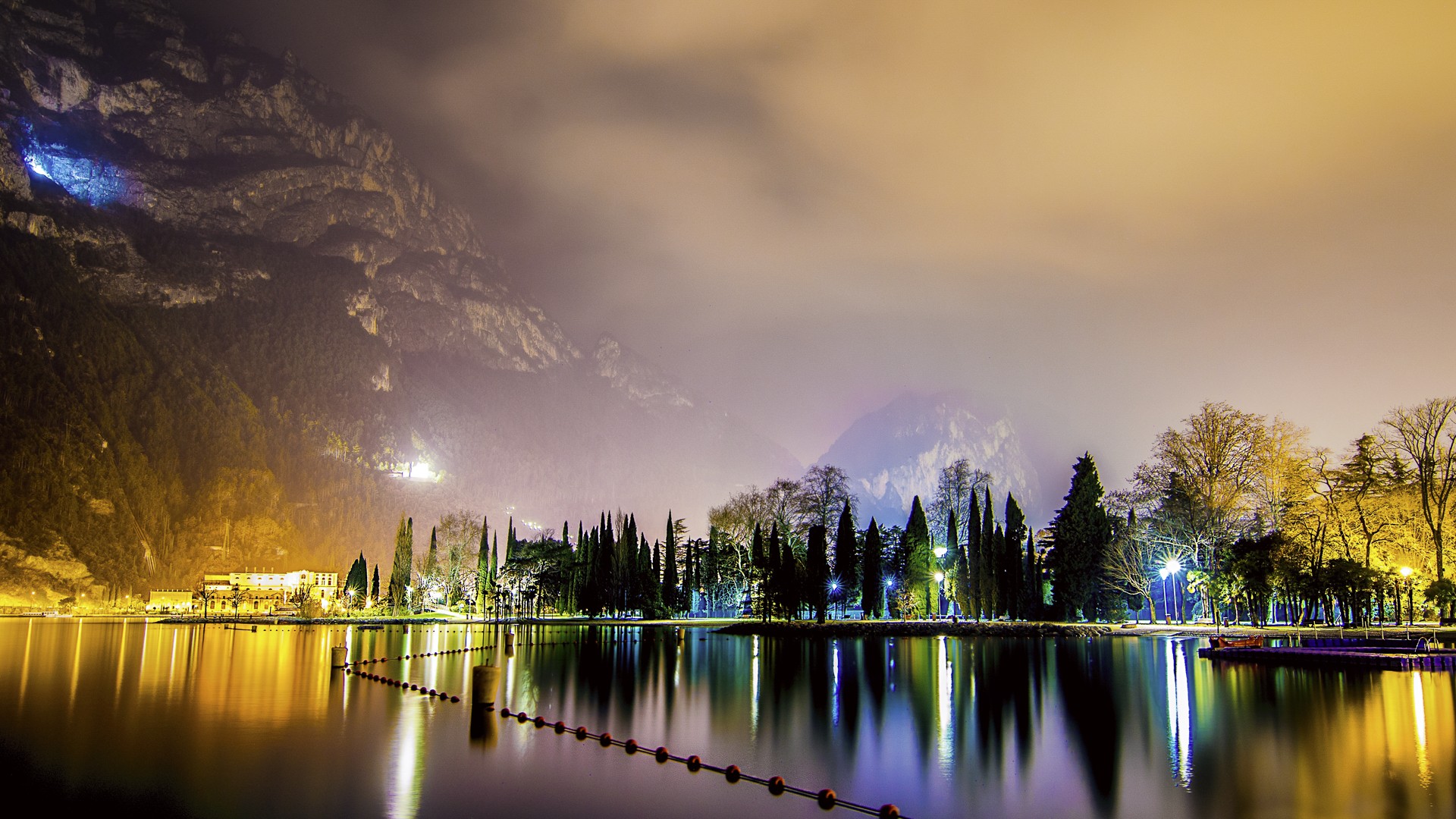 горы озеро ночь фонари без смс