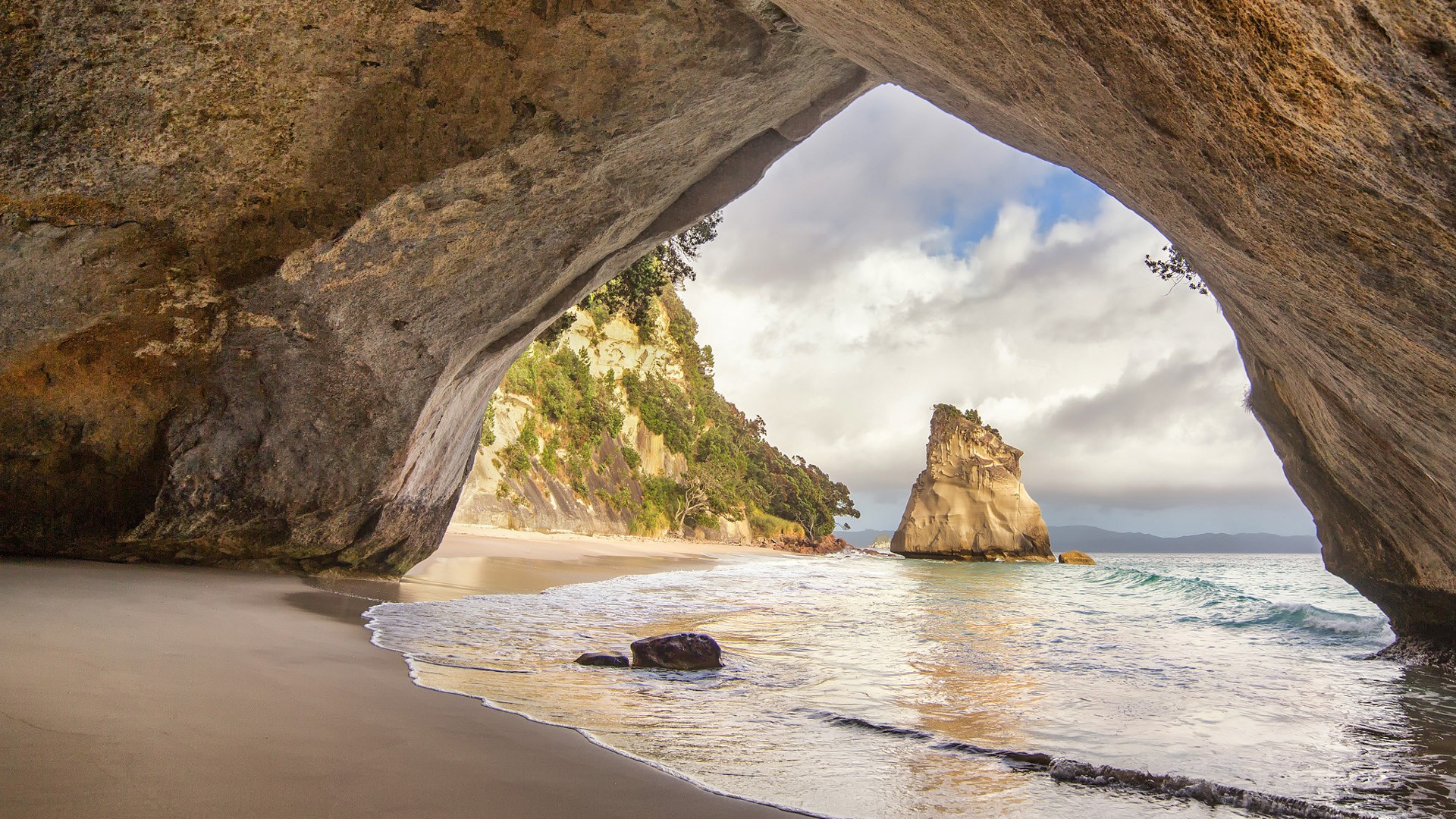 New Zealand, Cathedral cove, Beach Wallpaper