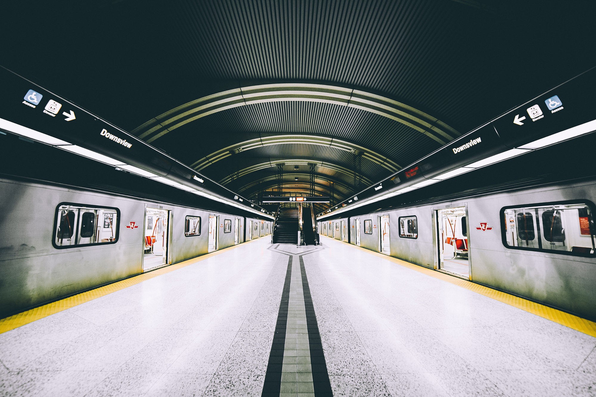 subway, Train, Vehicle, Symmetry, Urban, Toronto, Ontario, Canada Wallpaper