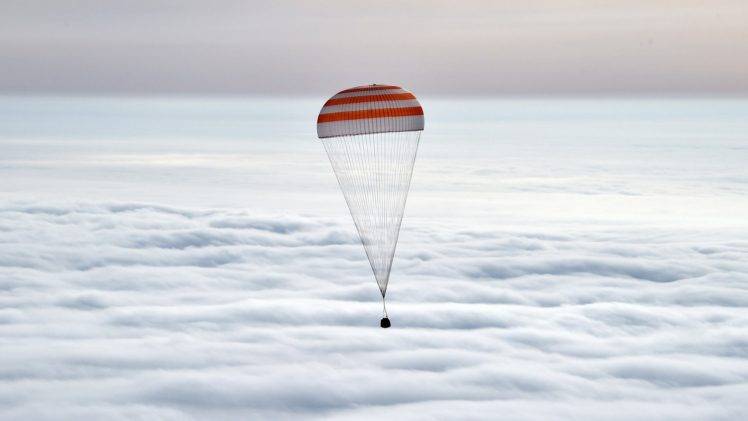 Roscosmos State Corporation, NASA, Soyuz, Parachutes, Clouds HD Wallpaper Desktop Background