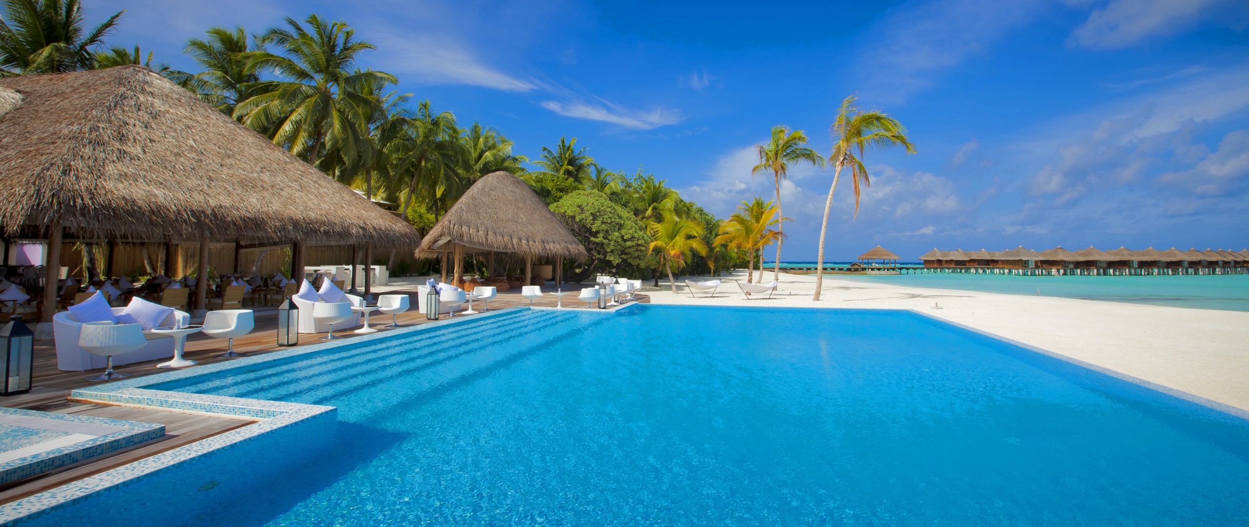 ultrawide, Swimming pool, Palm trees, Sea Wallpaper