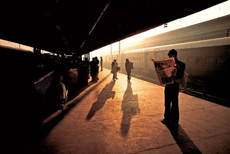 people, Sitting, Steve McCurry, Photography, India, Train, Train station, Newspapers, Reading, Sunset, Sun rays, Waiting, Shadow, Vintage HD Wallpaper Desktop Background