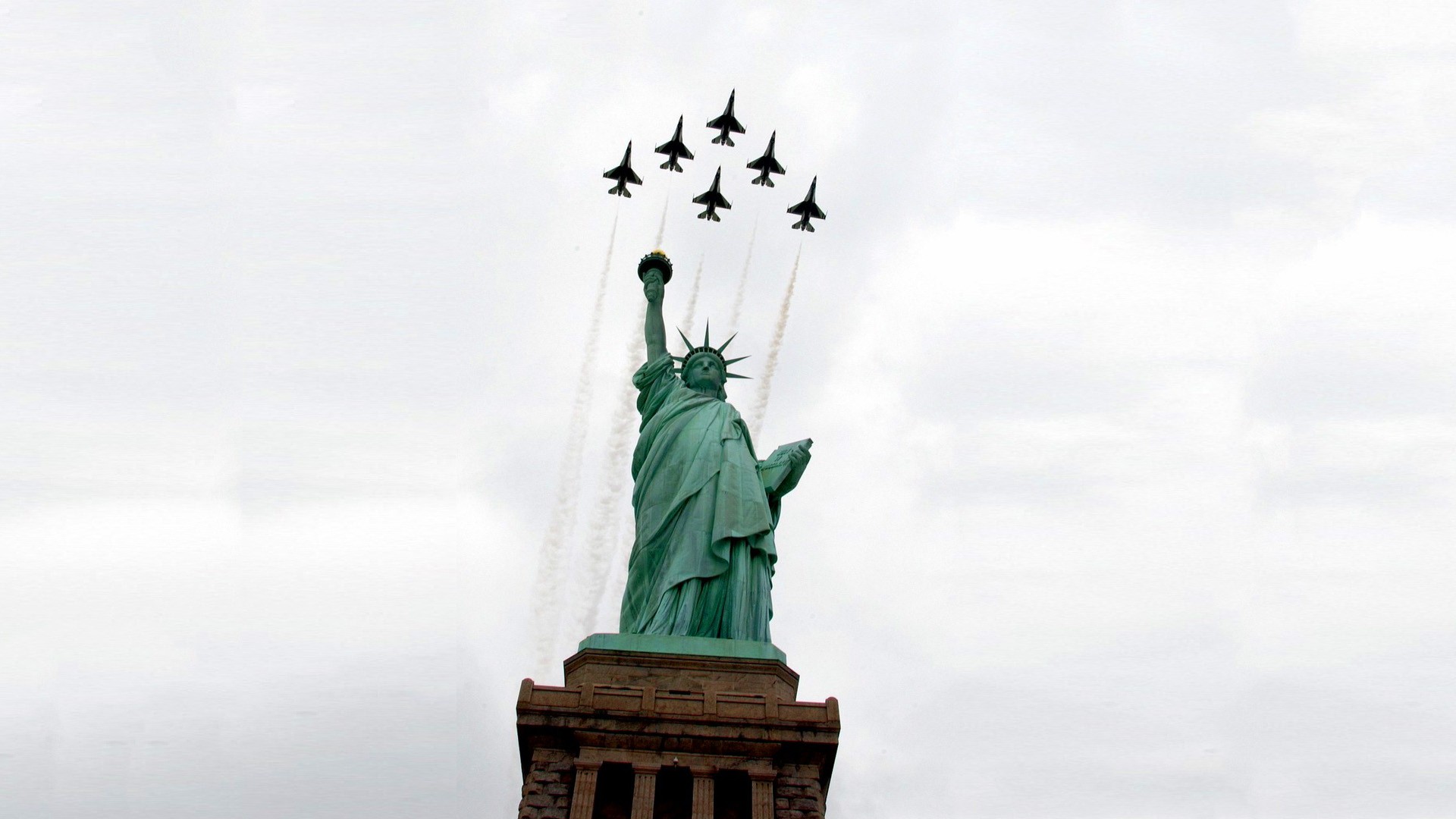 Statue of Liberty, Sky Wallpaper