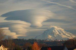 nature, Landscape, Mountains, Clouds, Washington state, USA, Lenticular clouds, Trees, Forest, Snowy mountain, Rooftops, House