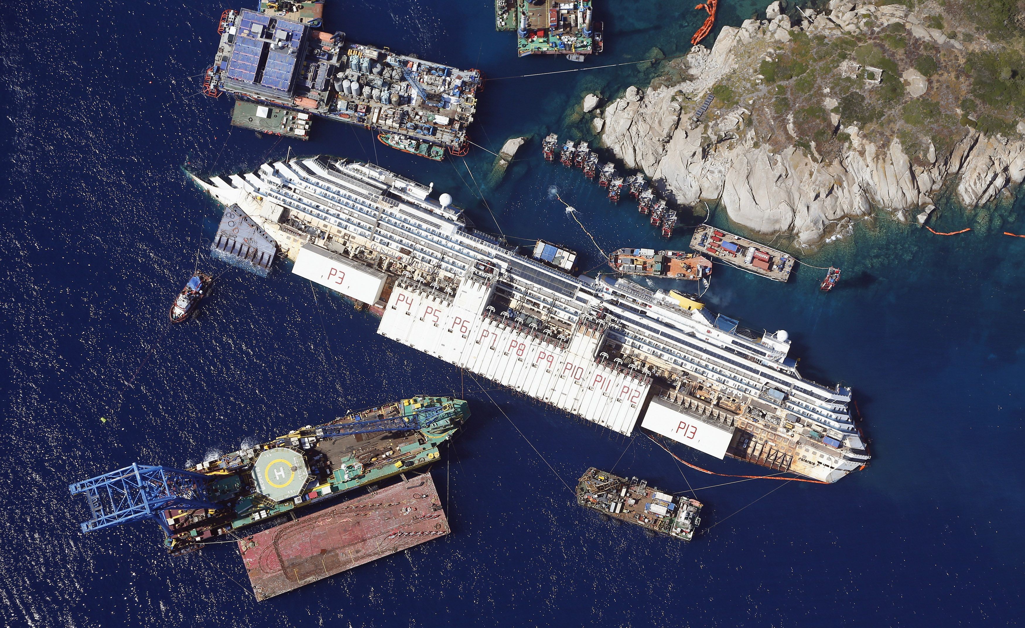 Rescue, Nature, Landscape, Aerial view, Water, Sea, Ship, Shipwreck, Cruise ship, Accidents, Coast, Cliff, Italy, Costa Concordia Wallpaper