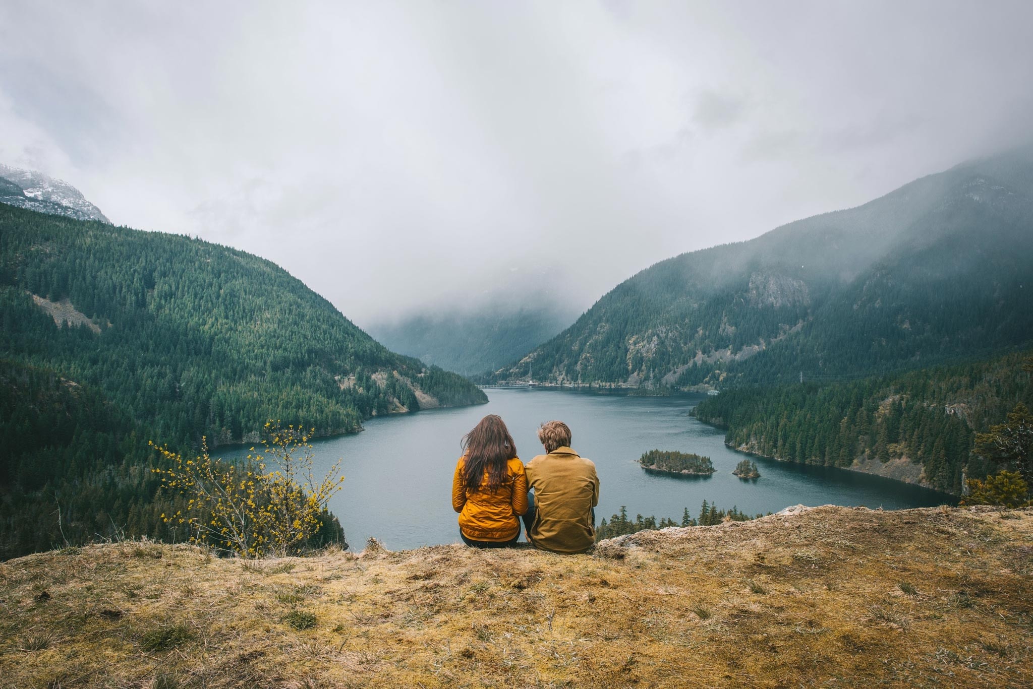 couple, Photography, Nature, Landscape, Mountains, Lake, Grass, Forest, Overcast, Washington state Wallpaper