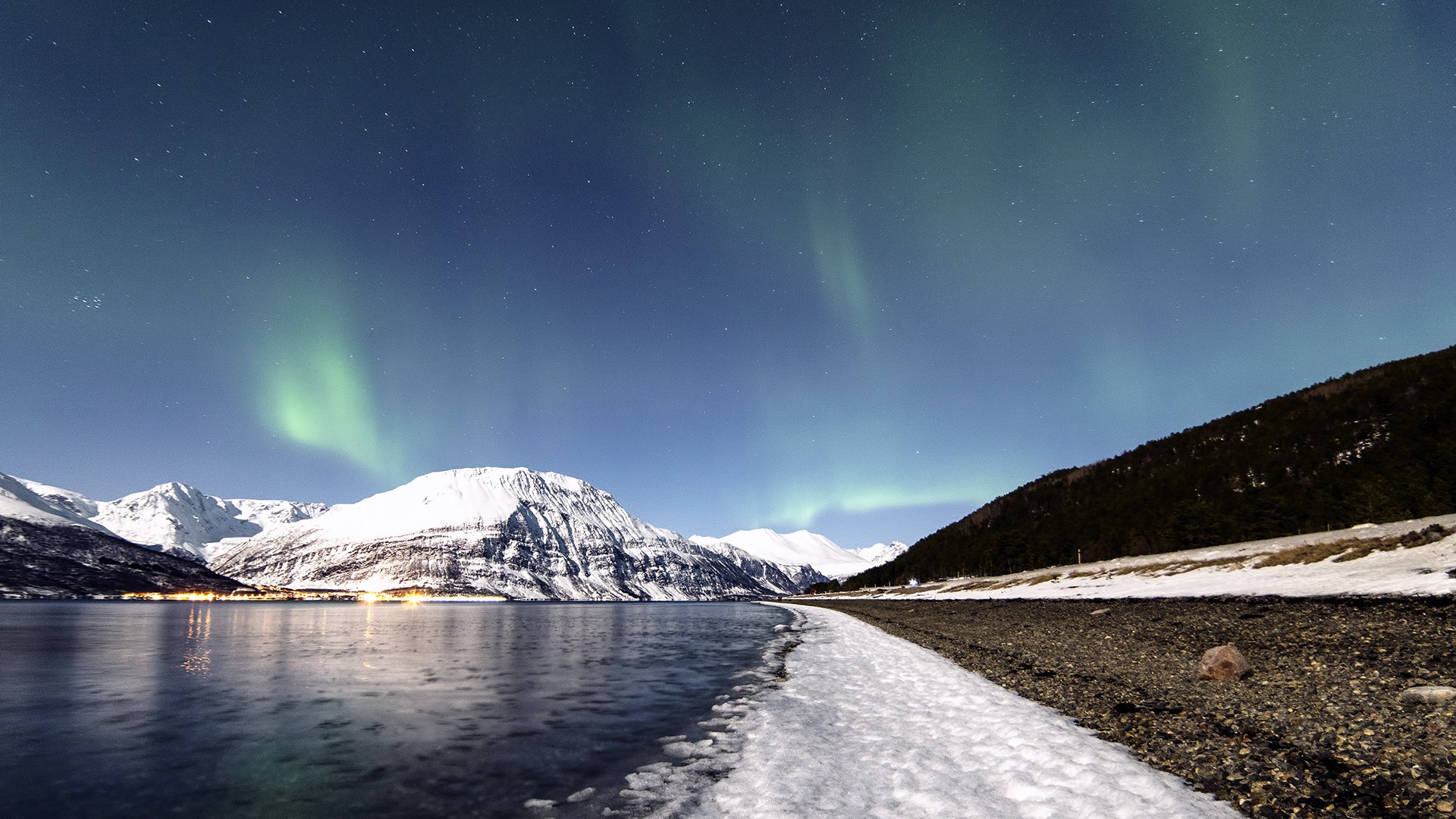 aurora  borealis, Landscape, Calm waters, Mountains Wallpaper