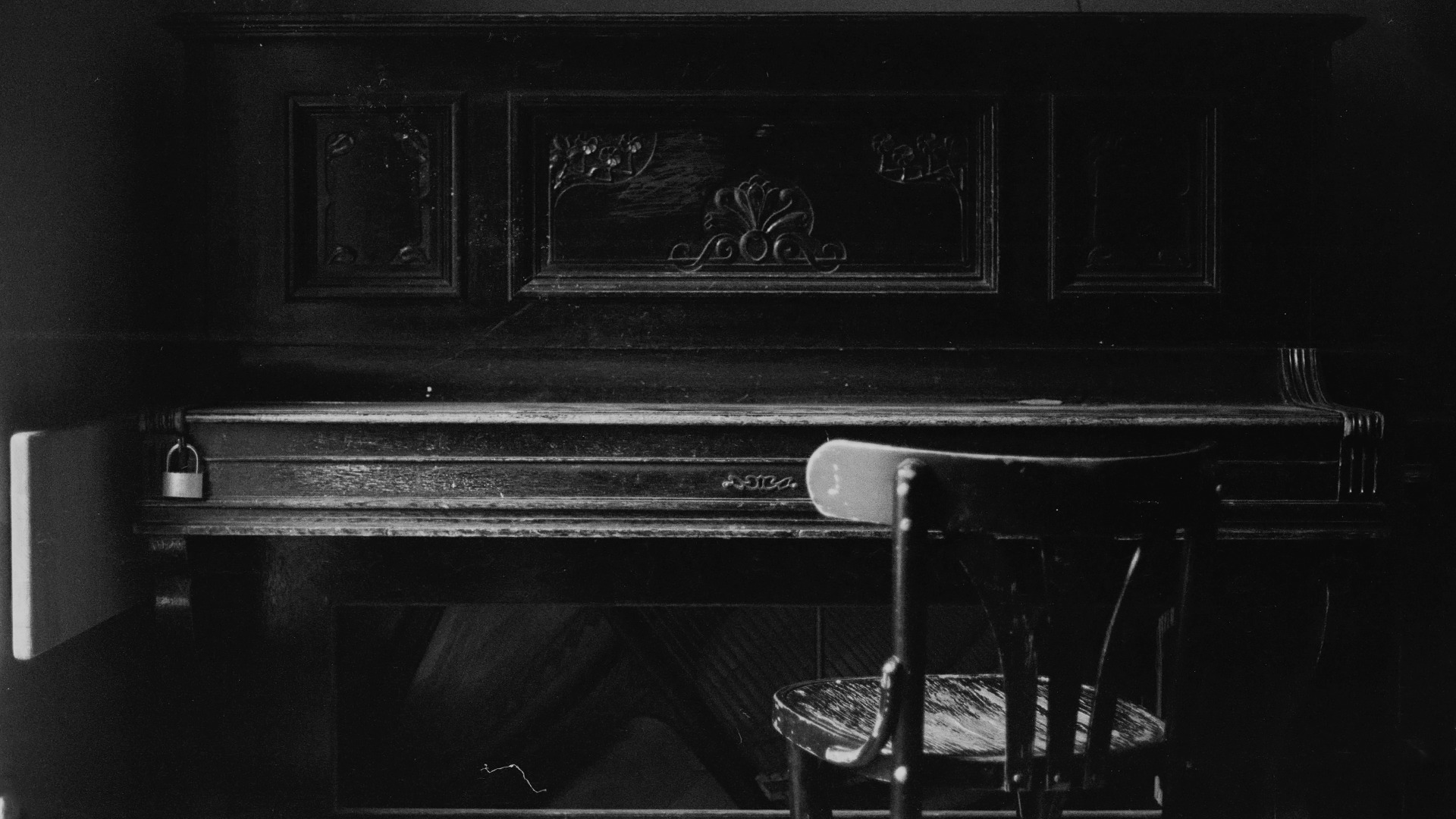 piano, Dark, Monochrome, Musical instrument, Old, Chair Wallpaper