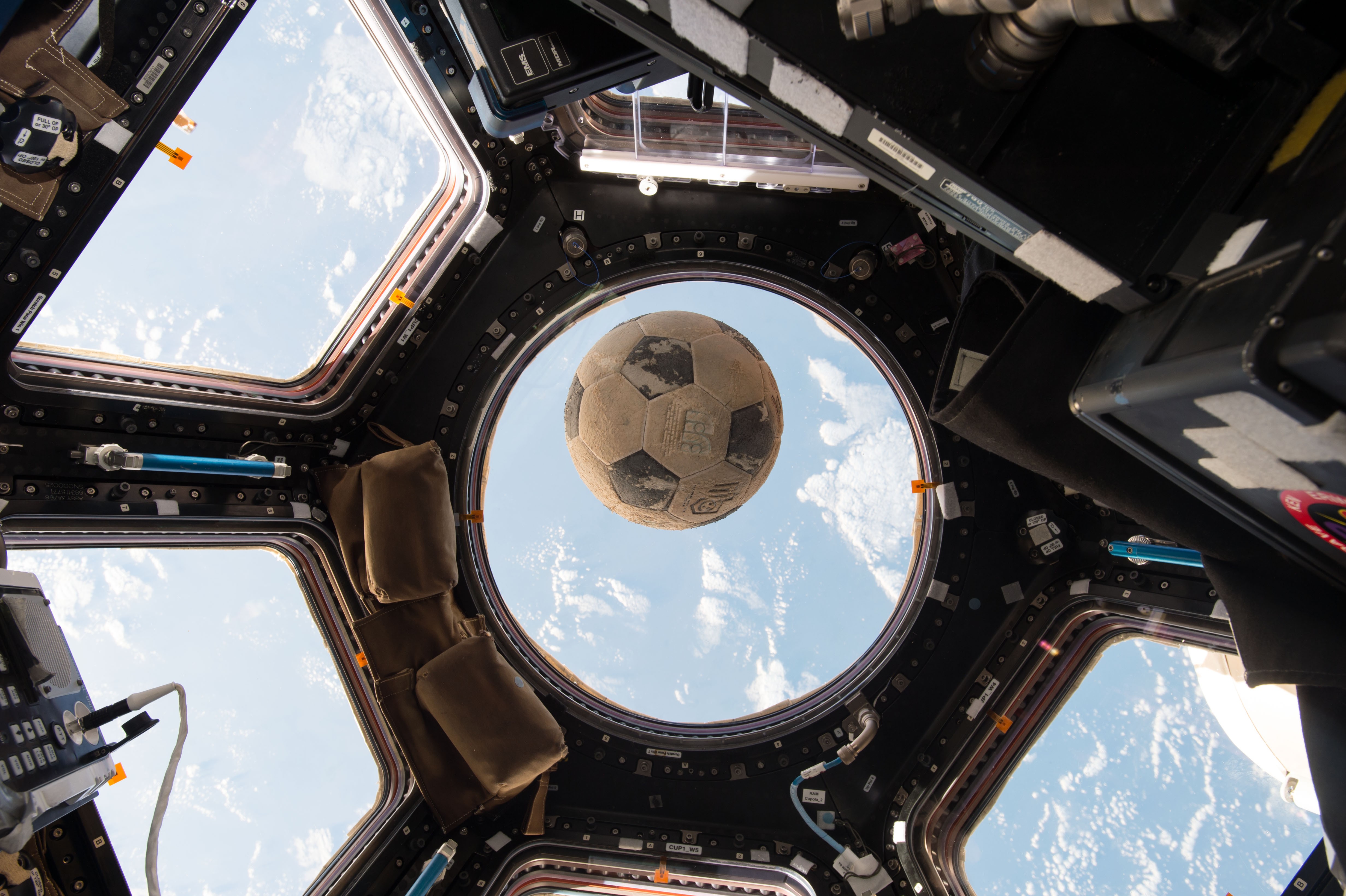 challenger, Space, Soccer ball, Earth, Space station Wallpaper