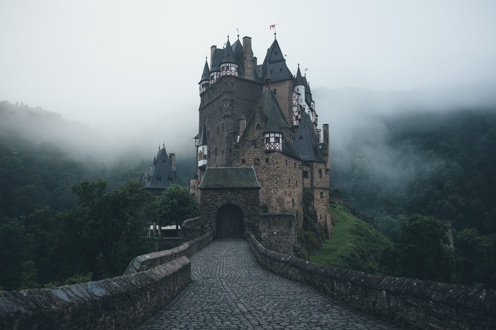 castle, Eltz Castle, Trees, Germany, Forest, Bricks, Tower, Mist, Hills, Morning, Cobblestone, Stones Wallpaper
