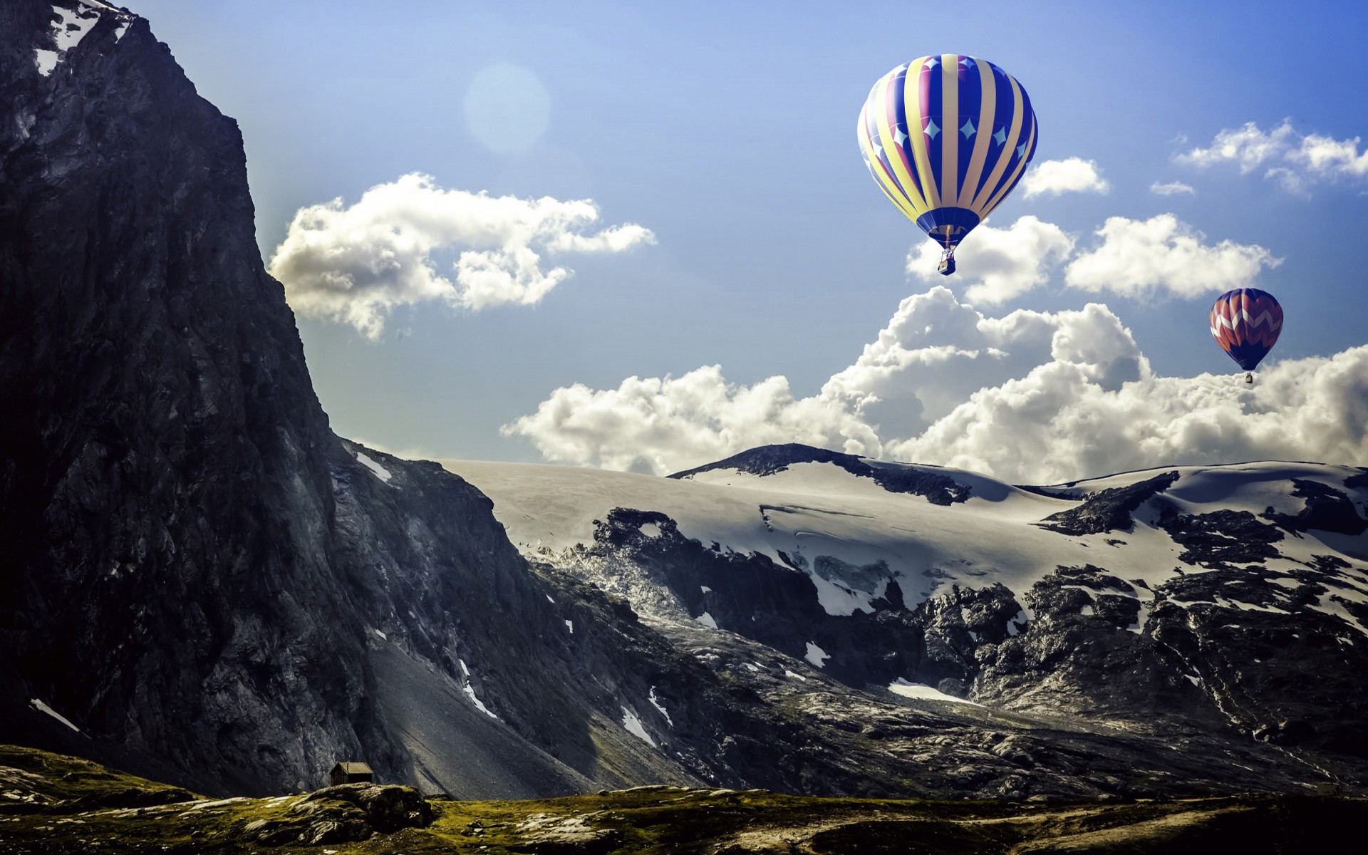 hot air balloons, Mountains Wallpaper