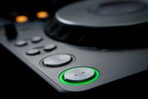 DJ, Mixing consoles