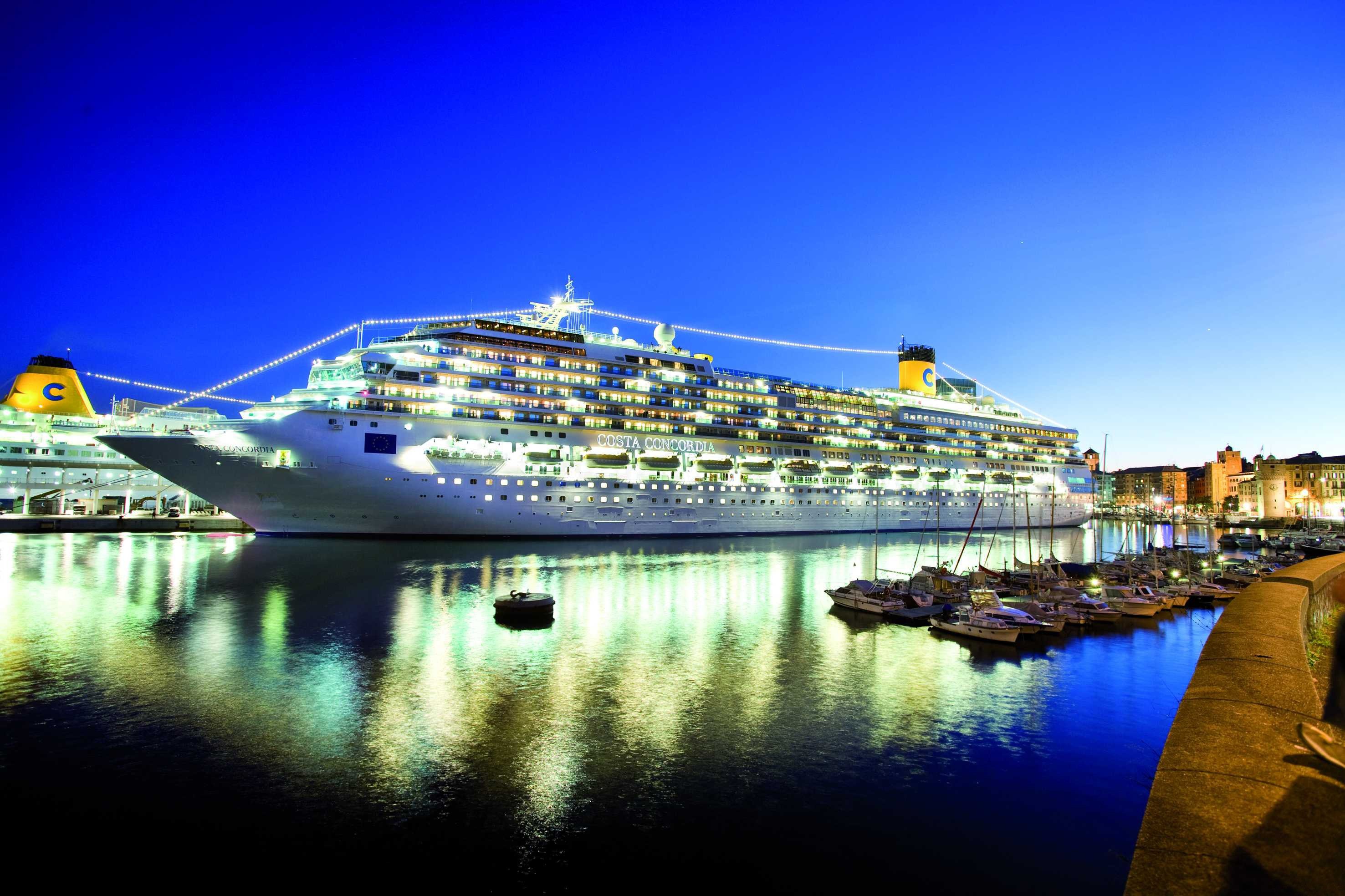 cruise ship Wallpaper